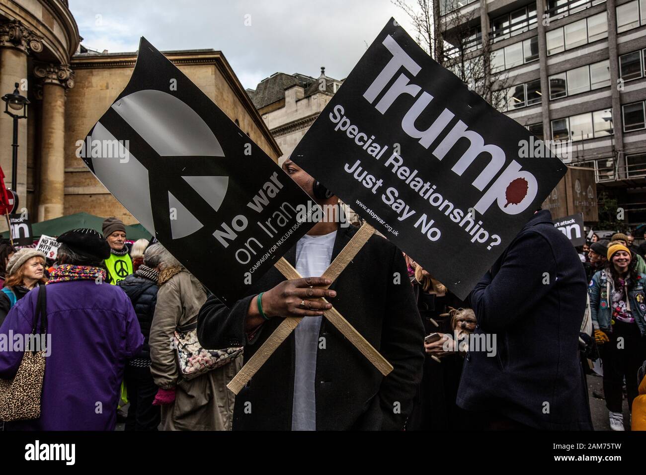 "Top The war"-Protest zur Unterstützung der "No war on Iran"-Demonstration und Reden führender Politiker der Labour-Partei, Trafalgar Square, London. Stockfoto