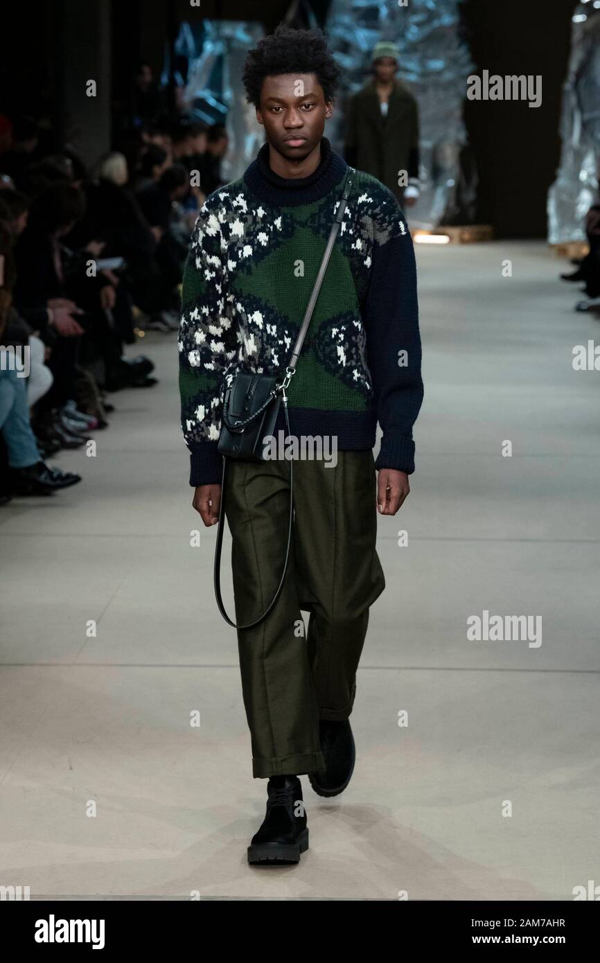 Mailand, Italien. 11 Jan, 2020. NEIL BARRETT Herbst/Winter 2020/2021 Start- und Landebahn in Mailand auf der Modewoche Männer" Januar 2020 - Mailand, Italien 11/01/2020 Quelle: dpa/Alamy leben Nachrichten Stockfoto