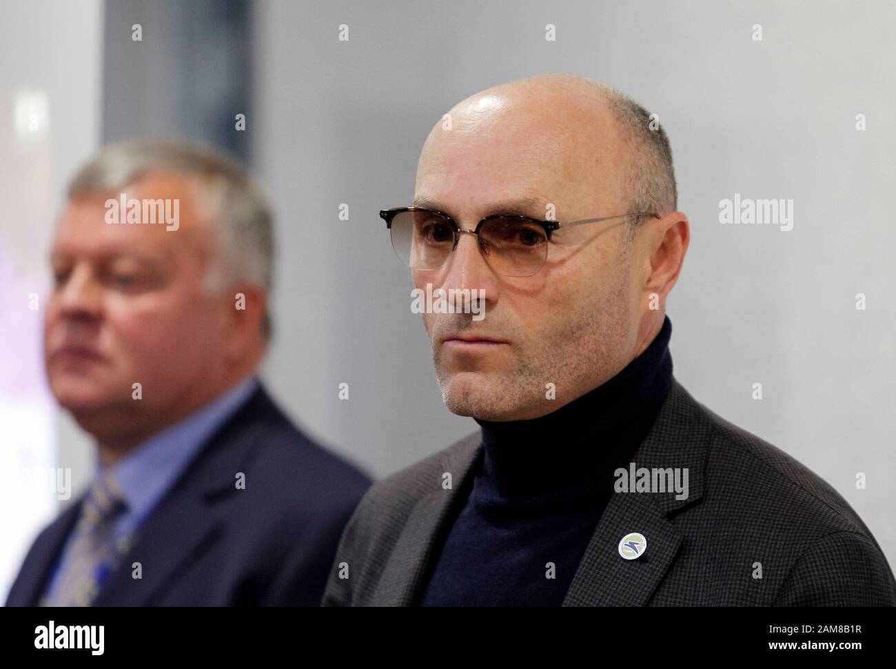 Yevhenii Dykhne, Präsident der Ukraine International Airlines (UIA), spricht während einer Pressekonferenz über den Flugzeugabsturz der ukrainischen Boeing 737-800 im Iran auf dem internationalen Flughafen Boryspil. Stockfoto