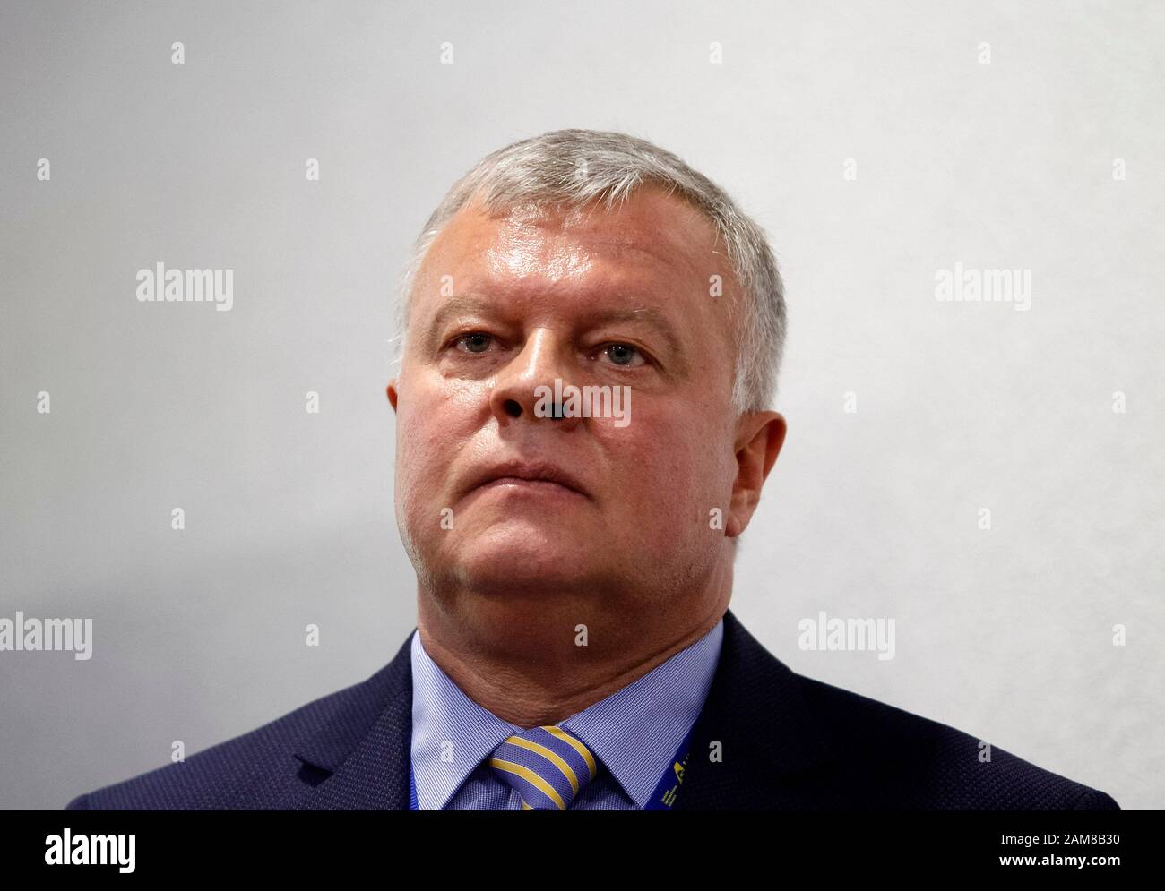 Ihor Sosnovskyi, Vizepräsident der Ukraine International Airlines (UIA) für Flugbetrieb, nimmt an einer Pressekonferenz über den Flugzeugabsturz der ukrainischen Boeing 737-800 im Iran am internationalen Flughafen Boryspil Teil. Stockfoto