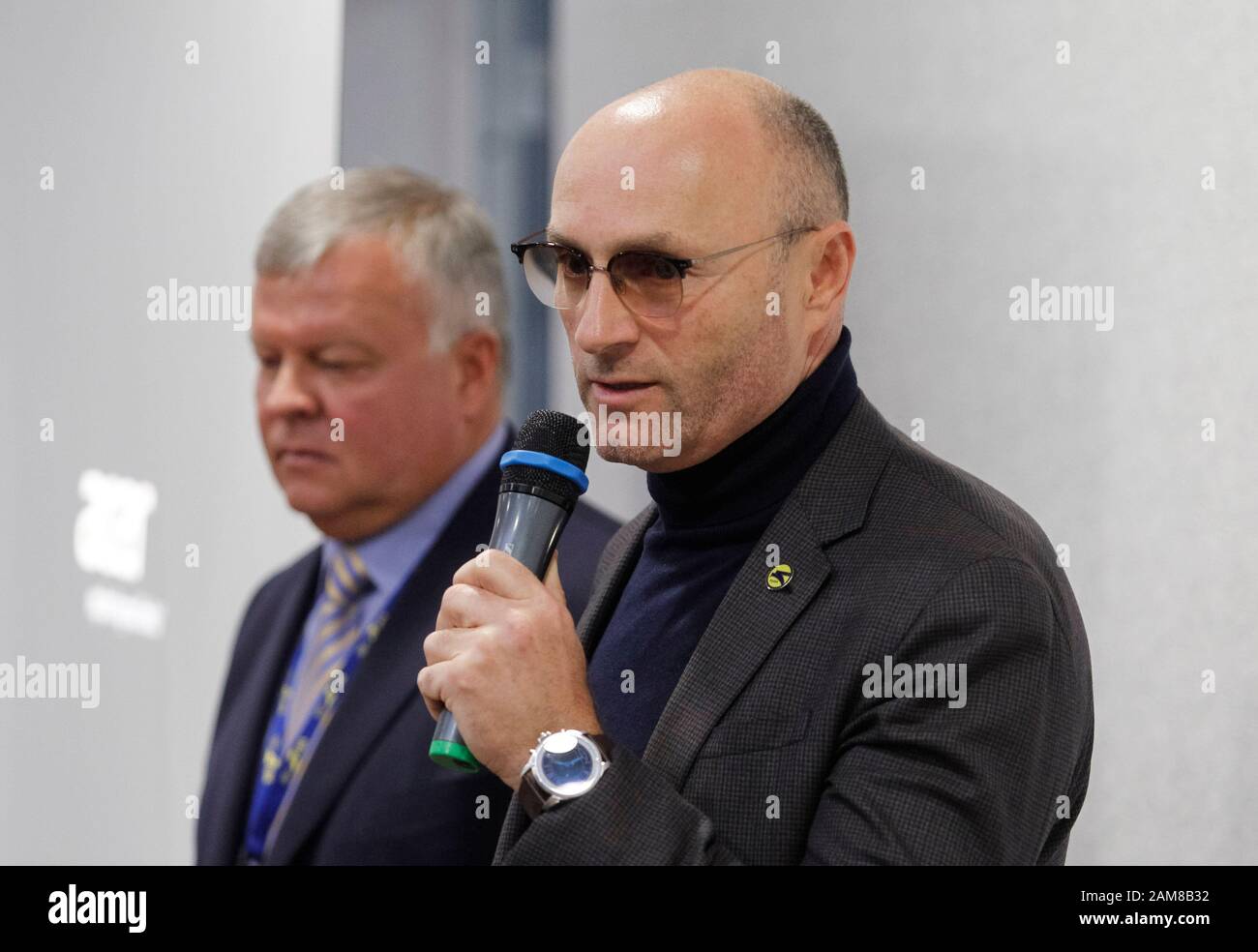Yevhenii Dykhne, Präsident der Ukraine International Airlines (UIA), spricht während einer Pressekonferenz über den Flugzeugabsturz der ukrainischen Boeing 737-800 im Iran auf dem internationalen Flughafen Boryspil. Stockfoto