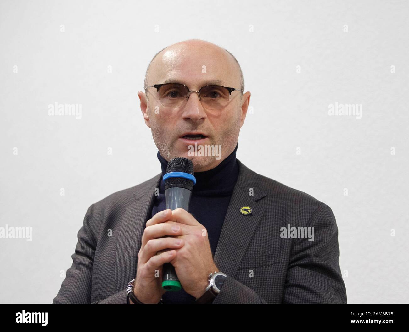 Yevhenii Dykhne, Präsident der Ukraine International Airlines (UIA), spricht während einer Pressekonferenz über den Flugzeugabsturz der ukrainischen Boeing 737-800 im Iran auf dem internationalen Flughafen Boryspil. Stockfoto