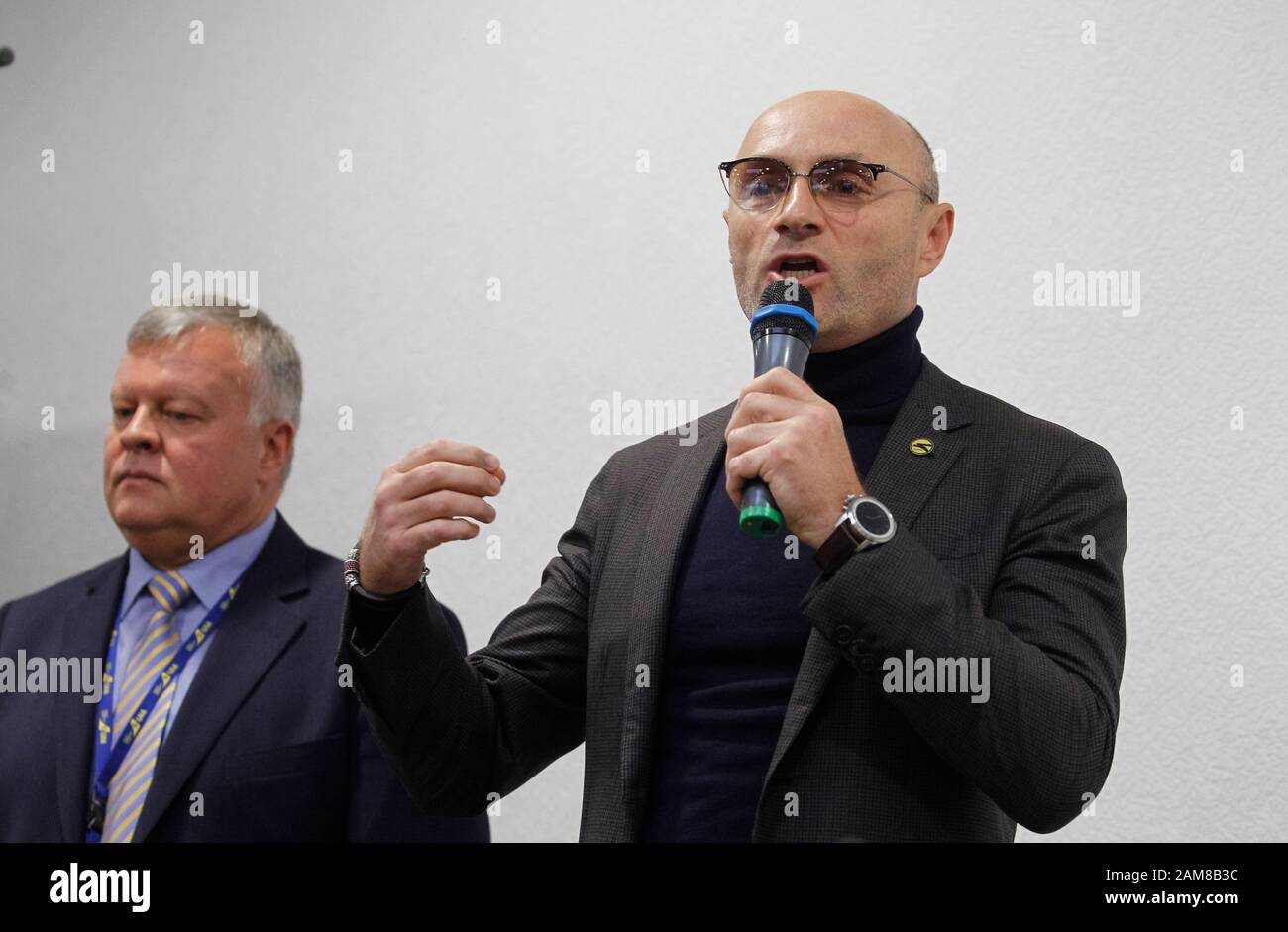 Yevhenii Dykhne, Präsident der Ukraine International Airlines (UIA), spricht während einer Pressekonferenz über den Flugzeugabsturz der ukrainischen Boeing 737-800 im Iran auf dem internationalen Flughafen Boryspil. Stockfoto