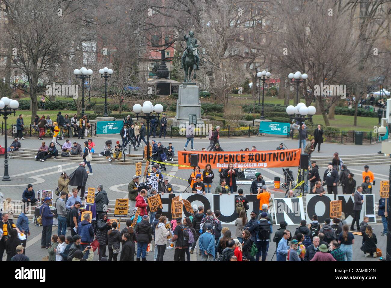 New York, Vereinigte Staaten. Januar 2020. Demonstranten versammelten sich heute auf dem Union Square in New York City und skandierten, um gegen die Tötung des iranischen Majors Qassem Soleimani zu protestieren, der im Irak durch einen US-Drohnenstreik ermordet wurde. (Foto von Ryan Rahman/Pacific Press) Credit: Pacific Press Agency/Alamy Live News Stockfoto