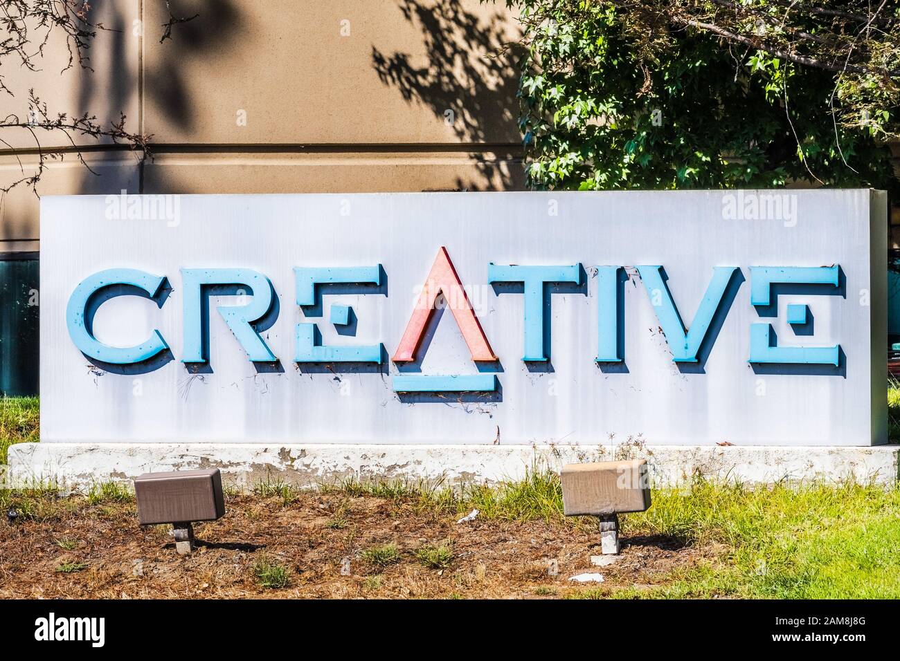 Okt 9, 2019 Milpitas/CA/USA - Creative Offices in Silicon Valley; Creative Technology Ltd. (In den Vereinigten Staaten als Creative Labs bekannt) ist ein Glob Stockfoto