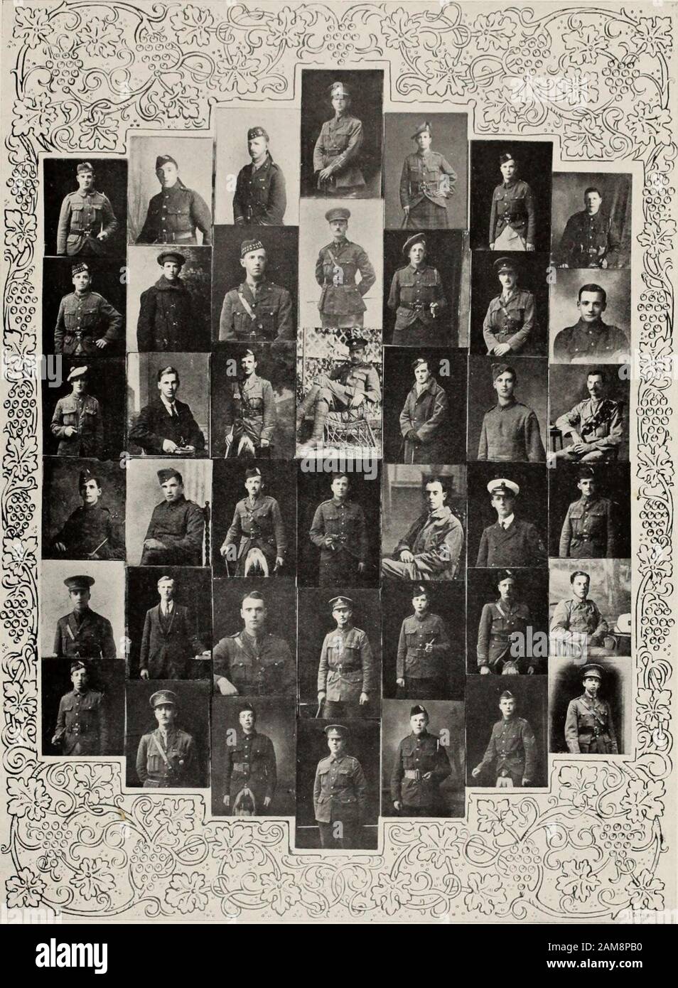 Ehrennadel der Schüler und Mitarbeiter der Dunfermline High School. Reihe - Deckel Reihe 3. Rem. 4. Rem. 5. Ron 6. Reihe L.-Cpl. A. Carmichael; Pte. J. Culd; Pte. A. Porter; W.Op. J. Jäger; Cdt. G. Luke: L.-Cpl. W. Blair; Sip. V. Forrester.-LT T. Sheriff; Q.M.S.G. J. Dalgleish; L.-Cpl. A. Pittilo; Pte. A. Purvis; Gr. T. Gibbons; Air M. G. Drummond; Cpl. D. Smith. PTE J. Dewar; Kap. A. Scott, M.C.; L.-Cpl. T. Hunter; Pte. T. Rigby; Pte. W. Ure; Tj&gt;r. W. Louden; W.Op. V. Bowie! Pte. A. Herde: CDT. J. Macdonald; L.-Ctf. /&gt;. Bruce; LT. W. Binning; Cpl. K. Bauld; LT. F. Hay Worth; Pte. Stockfoto