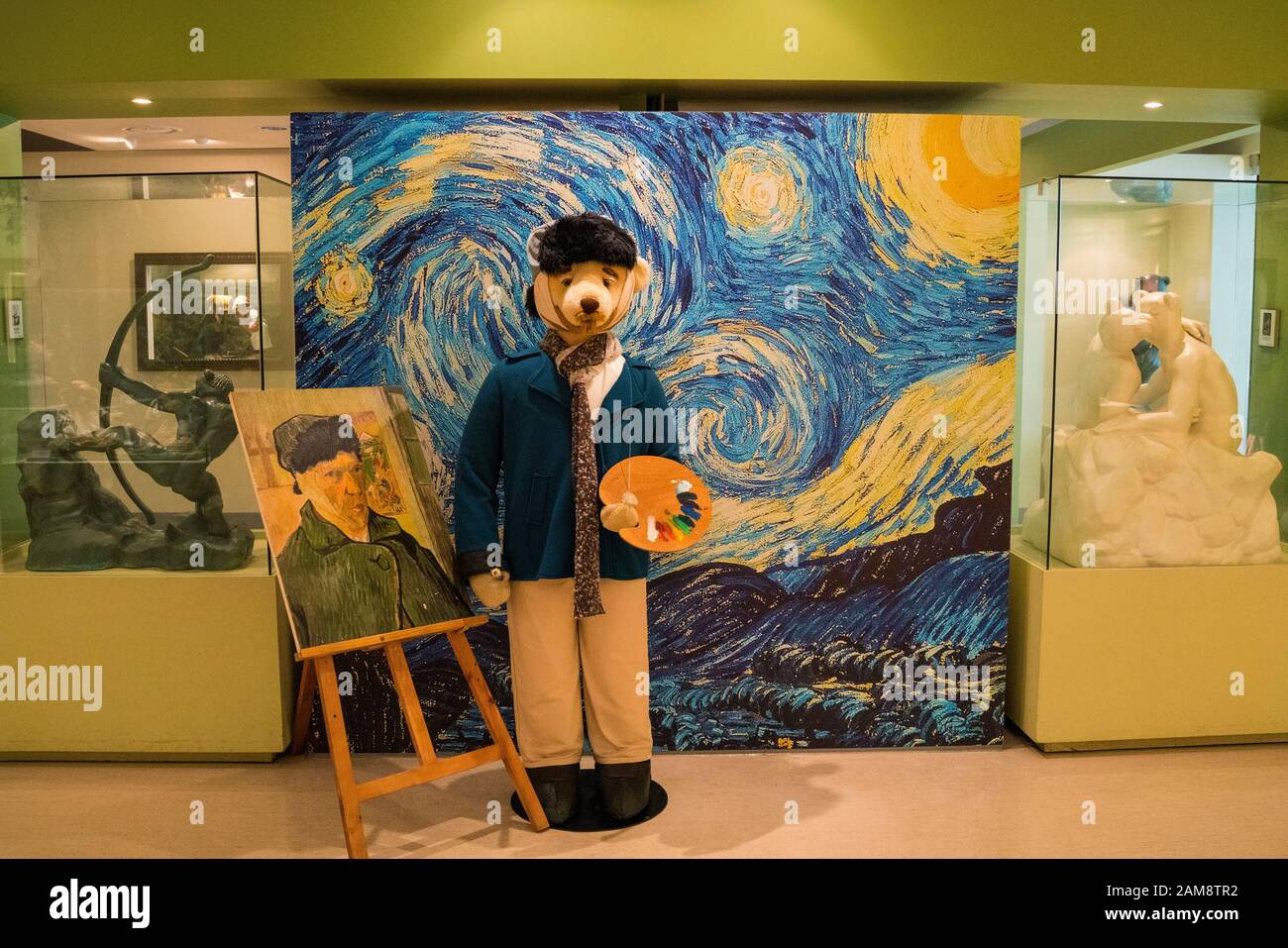 Jeju, Korea, 8. März 2019. Innenschuss des Teddybären-Museums Jeju. Es ist eine der berühmtesten Attraktionen im Jungmun Resort Complex. Es verfügt über eine Stockfoto