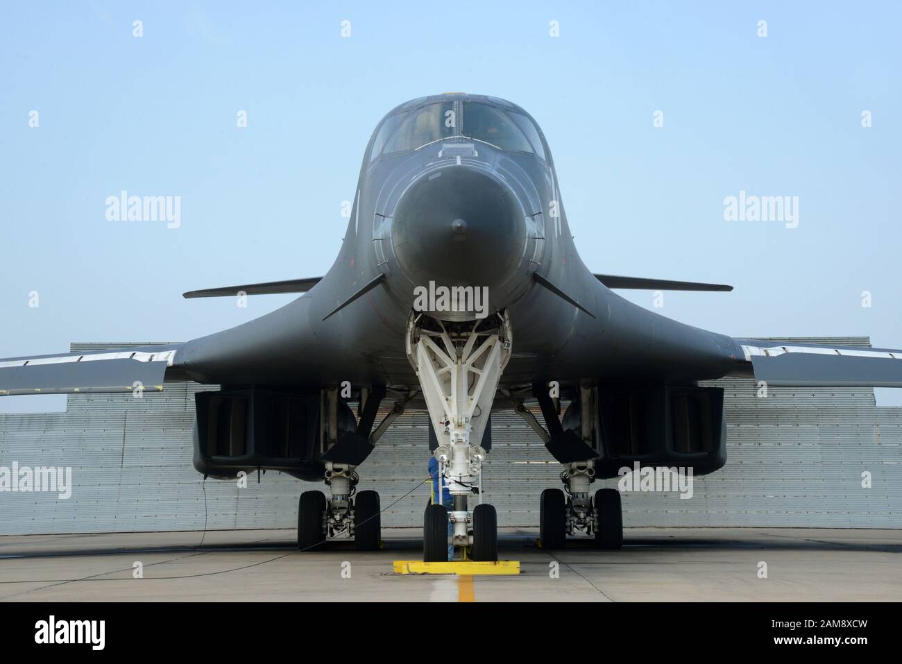 Der B-1 Lancer wurde in den letzten 15 Jahren hart geflogen. Um die Flotte für die nächsten 20 Jahre und darüber hinaus im Dienst der Luftwaffe zu halten, erhält sie eine spezielle Reparatur und Wartung der Flugzeugstruktur auf der Tinker Air Force Base, Okla. Stockfoto