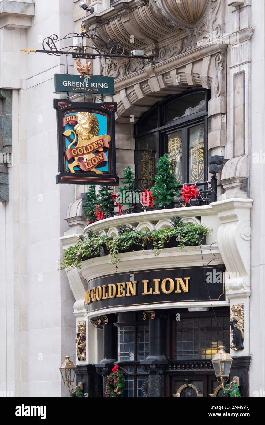 Der Golden Lion Pub. King Street, St James, London, England Stockfoto