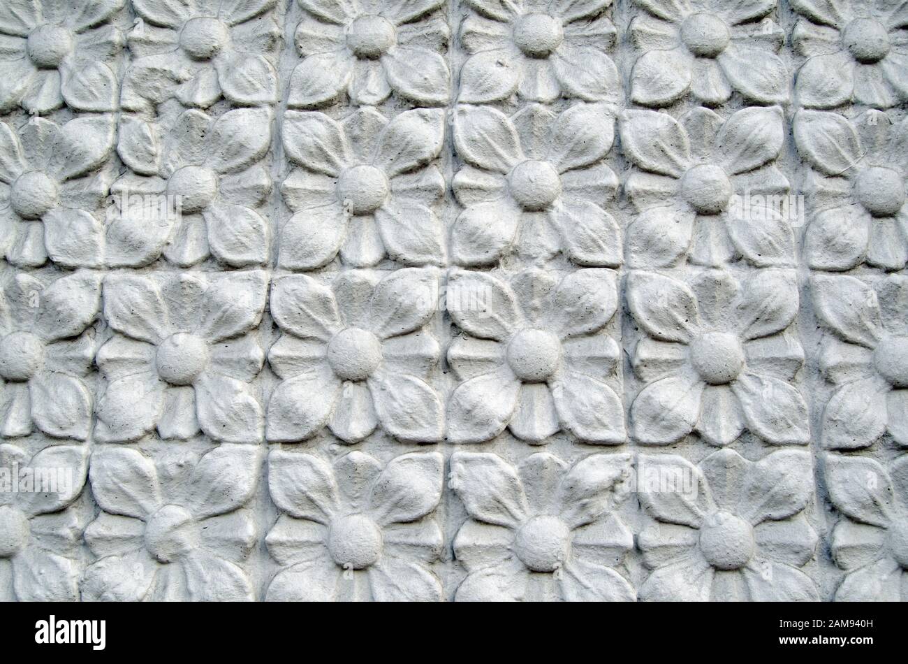Geometrisches Blumendesign aus viktorianischer Zeit an einer Wand in Southwark, London. Stockfoto