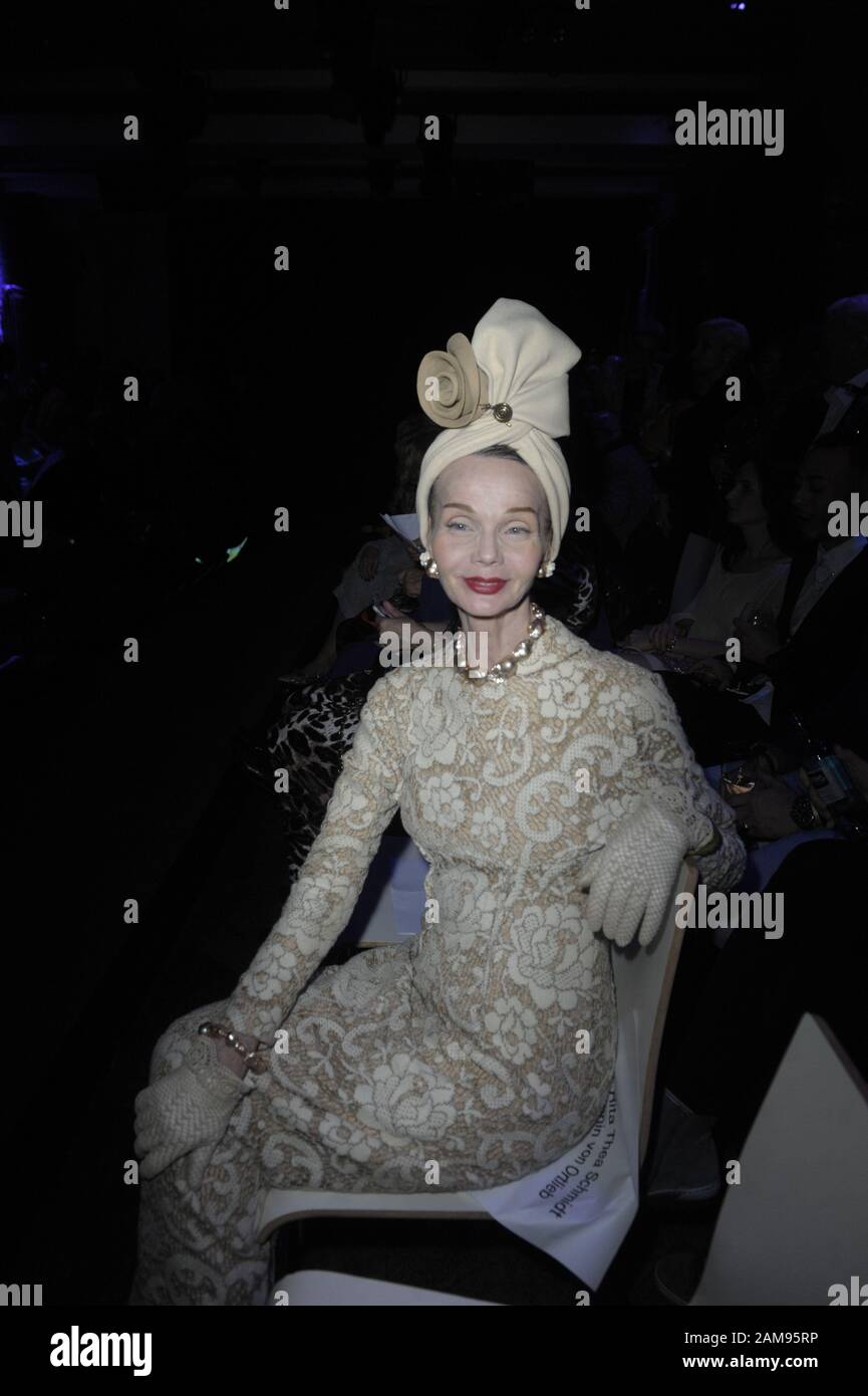 Britt Kanja bei der Dr. Sindsen Pompöös Fashion Party 'Shine Bright Like Pompöös' im 'The Grand'. Berlin, 10.01.2020 Stockfoto