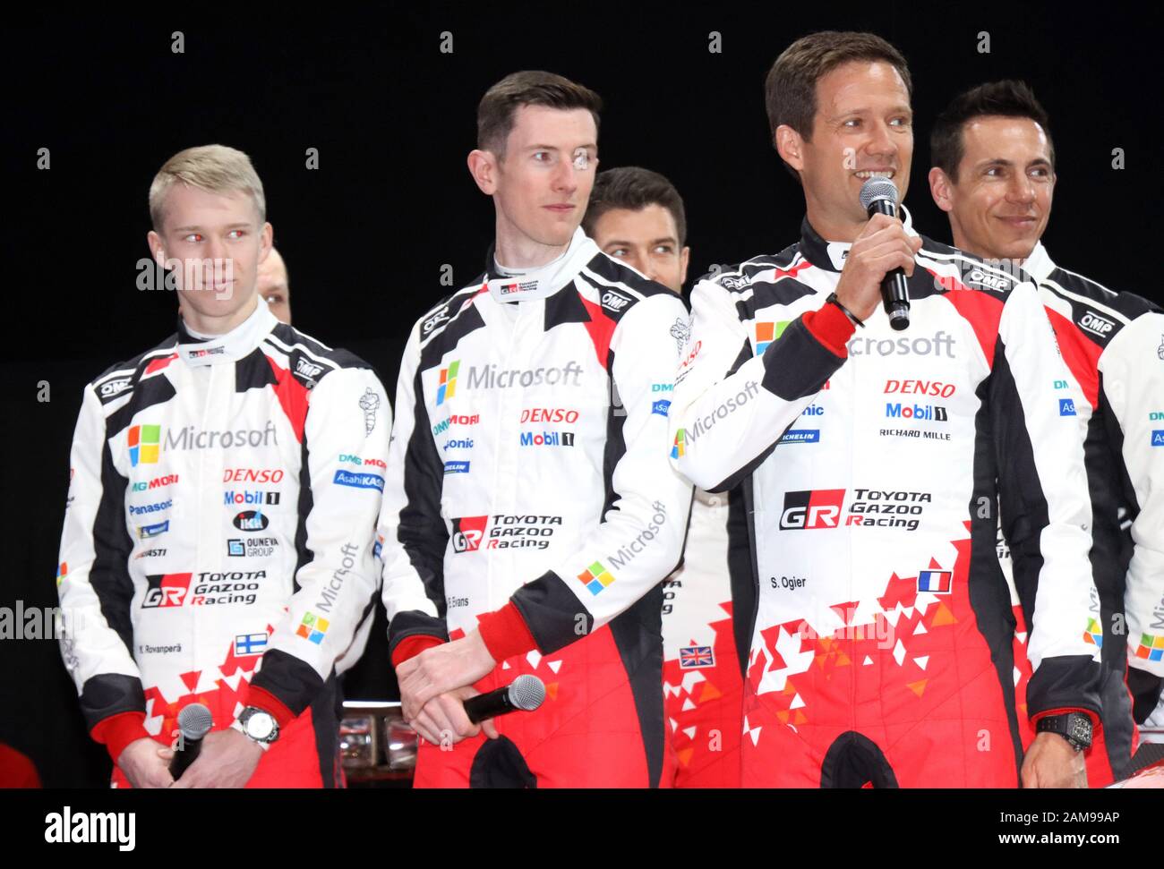 Chiba, Japan. Januar 2020. Die Fahrer des Weltrallye-Teams von Toyota Motor, Sebastien Ogier (R) aus Frankreich, Elfyn Evans (C) aus Wales und Kalle Rovanpera (L) aus Finnland, nehmen am Freitag, 10. Januar 2020 an einer Teampräsentation auf dem Tokyo Auto Salon 2020 in Chiba in der Vorstadt Tokios Teil. Rund 1.000 Fahrzeuge werden auf einer dreitägigen Sonderwagenmesse ausgestellt. Credit: Yoshio Tsunoda/AFLO/Alamy Live News Stockfoto