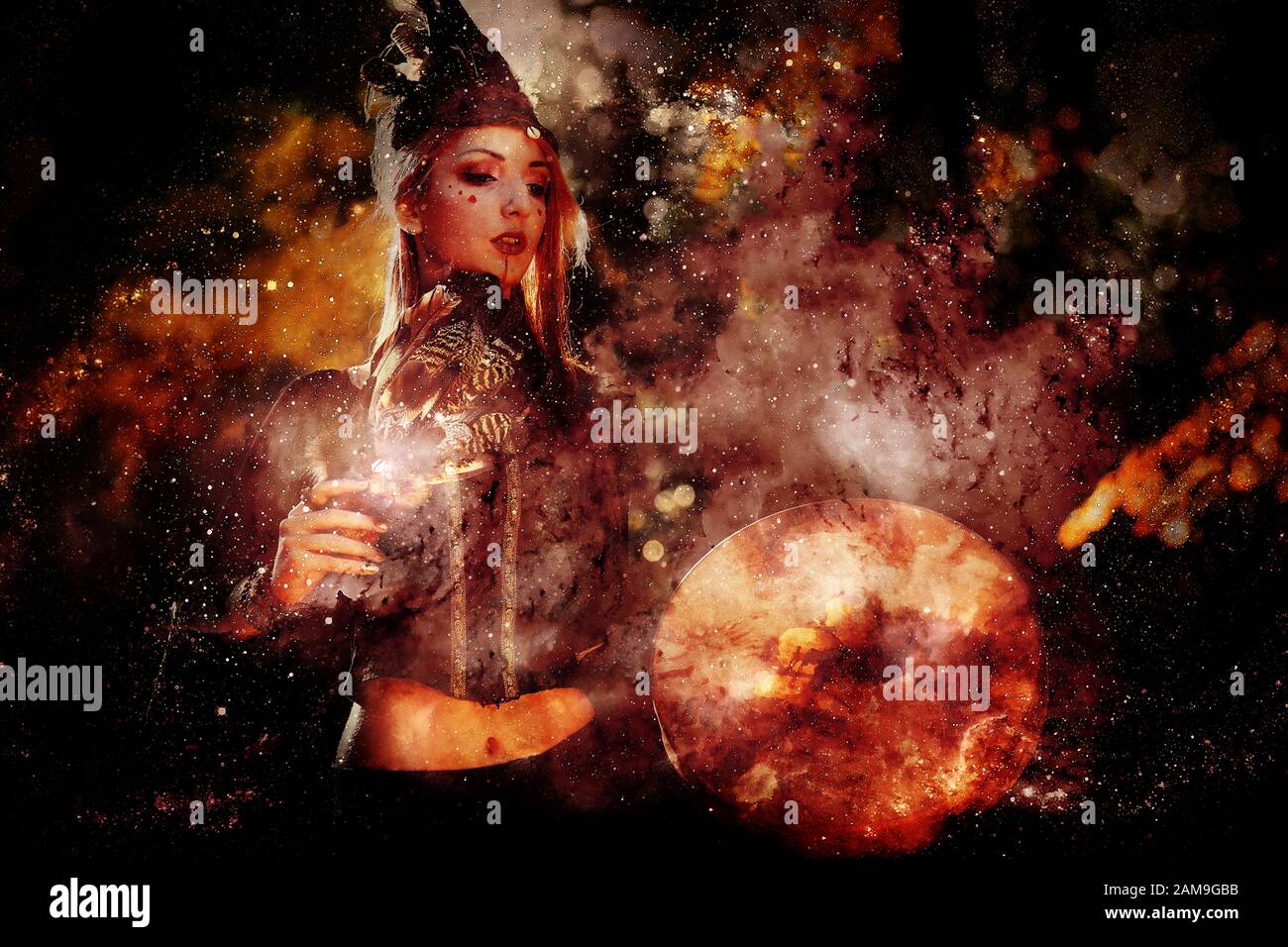 Schamanisches Mädchen mit Rahmentrommel auf abstraktem strukturiertem Raumhintergrund. Stockfoto