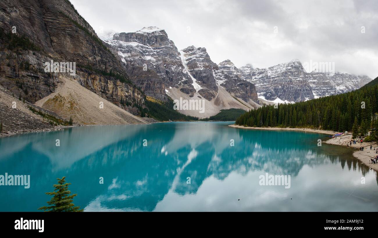 Panoramablick auf den Moraine Lake im Banff National Park, Alberta Kanada Stockfoto