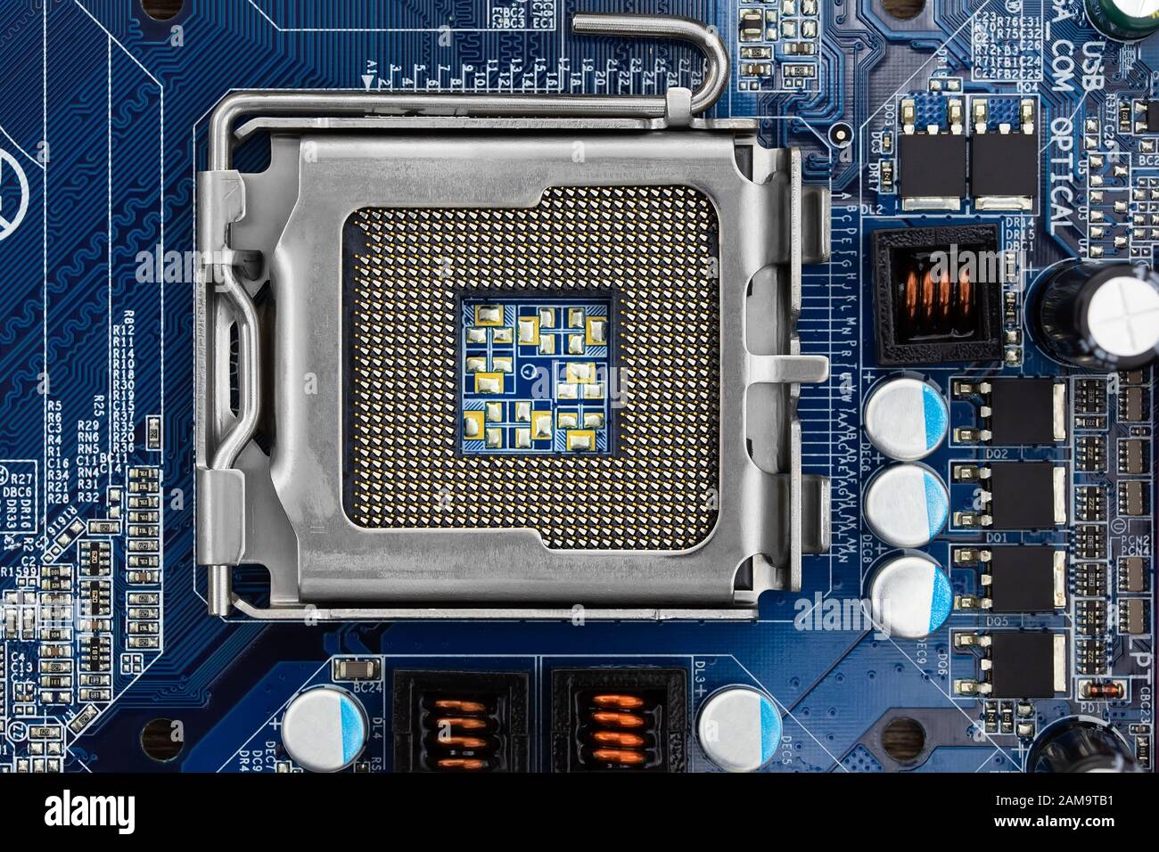 CPU-Sockel auf der Hauptplatine des Computers, Draufsicht, Nahaufnahme Stockfoto