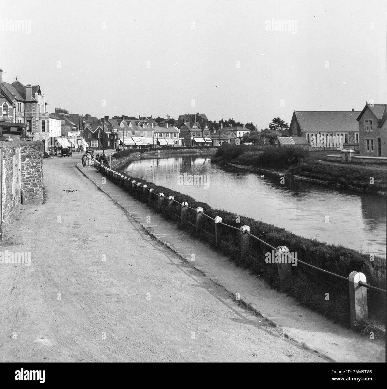 Archivbild ca. 1920 von Bude, Cornwall, mit Summerleaze Crescent, River Strat oder Next. Vom ursprünglichen negativ gescannt. Stockfoto