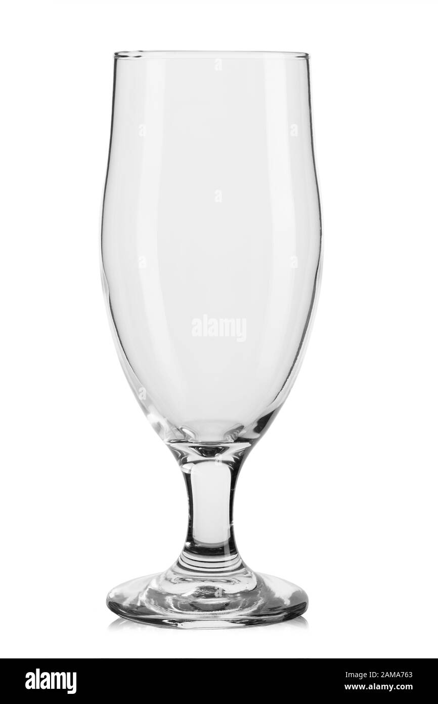 Leere Bier Glas. Auf einem weißen Hintergrund. Feld mit Freistellungspfaden. Stockfoto