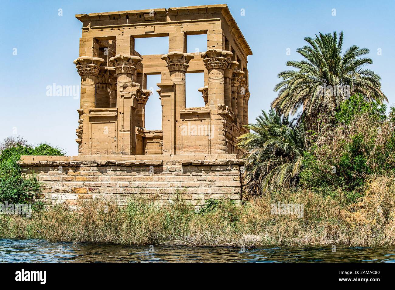 Tempel der Isis von Philae an seinen heutigen Standort am Insel Agilkia ...