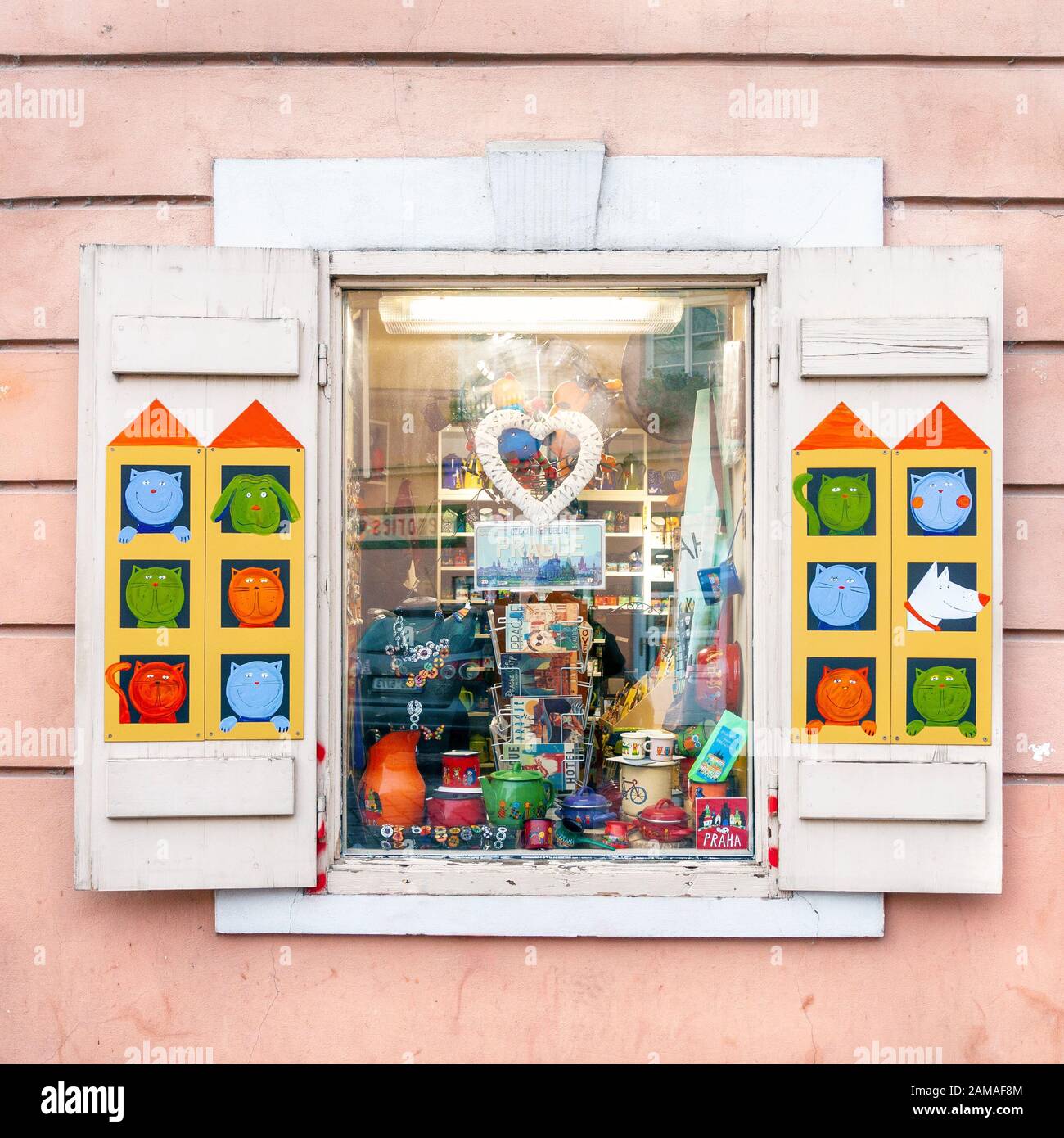 Souvenir und Geschenk Shop Schaufenster in der Altstadt von Prag, Tschechische Republik Stockfoto