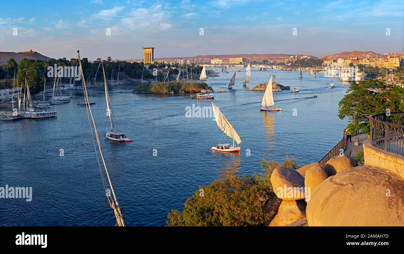 Felucca Boote auf dem Nil in Assuan Stockfoto