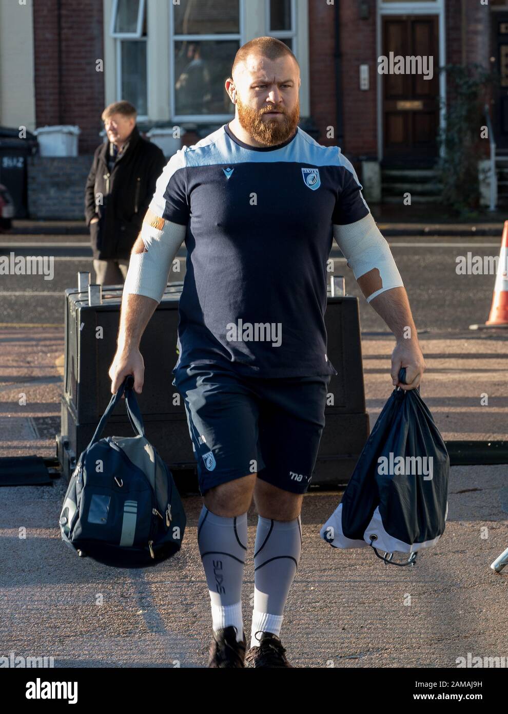 12.1.2020 Leicester, England. Rugby-Union. Scott Andrews von Cardiff Blues betritt das Stadion vor dem Spiel um den European Challenge Cup in Runde 4, das zwischen Leicester Tigers und Cardiff Blues rfc im Welford Road Stadium, Leicester gespielt wurde. © Phil Hutchinson/Alamy Live News Stockfoto