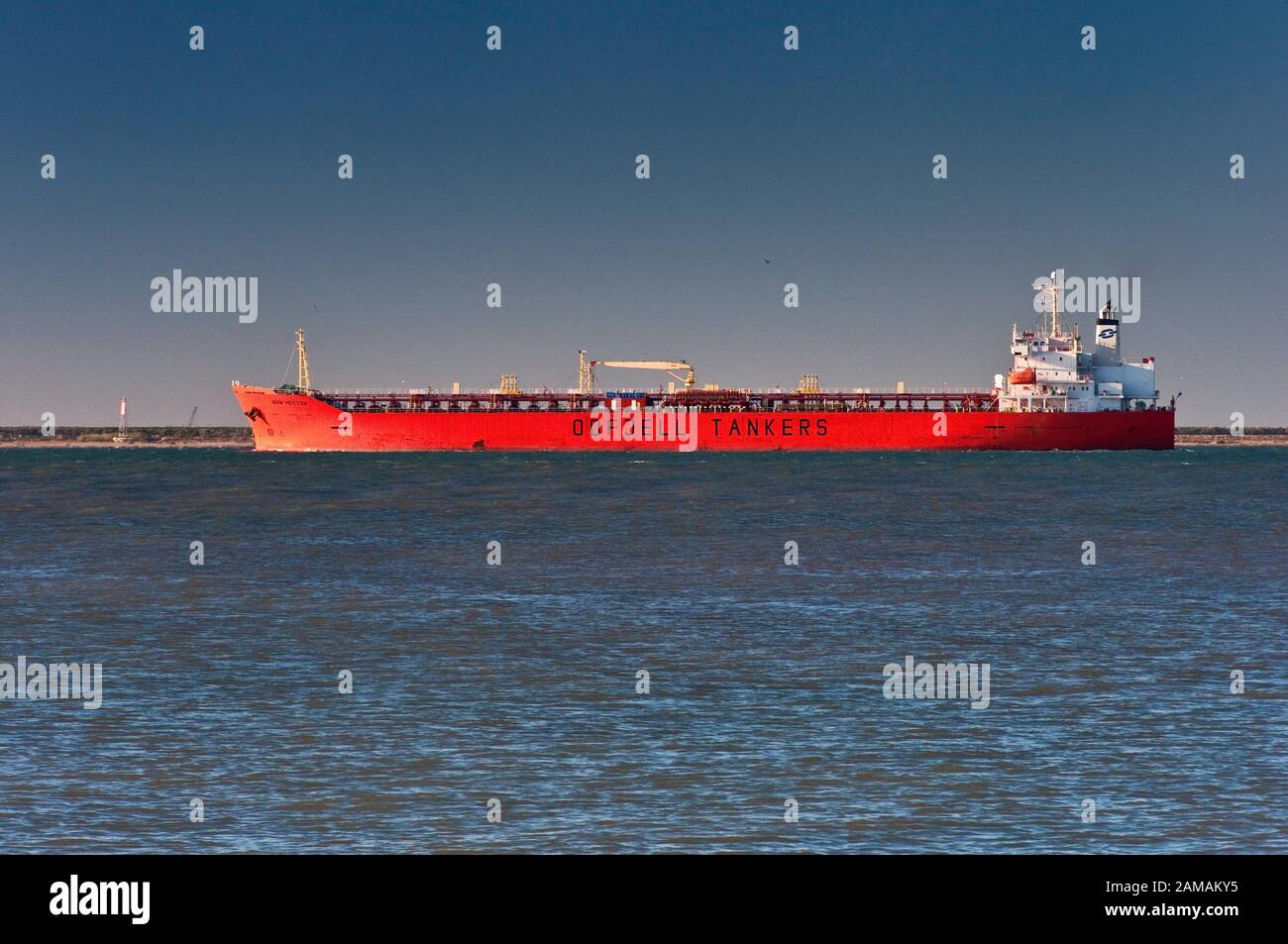 M/S Bow Hector, Öltanker, Phillipines Flag, verlässt Galveston Bay bei Sonnenaufgang in der Nähe von Galveston, Texas, USA in den Golf von Mexiko Stockfoto