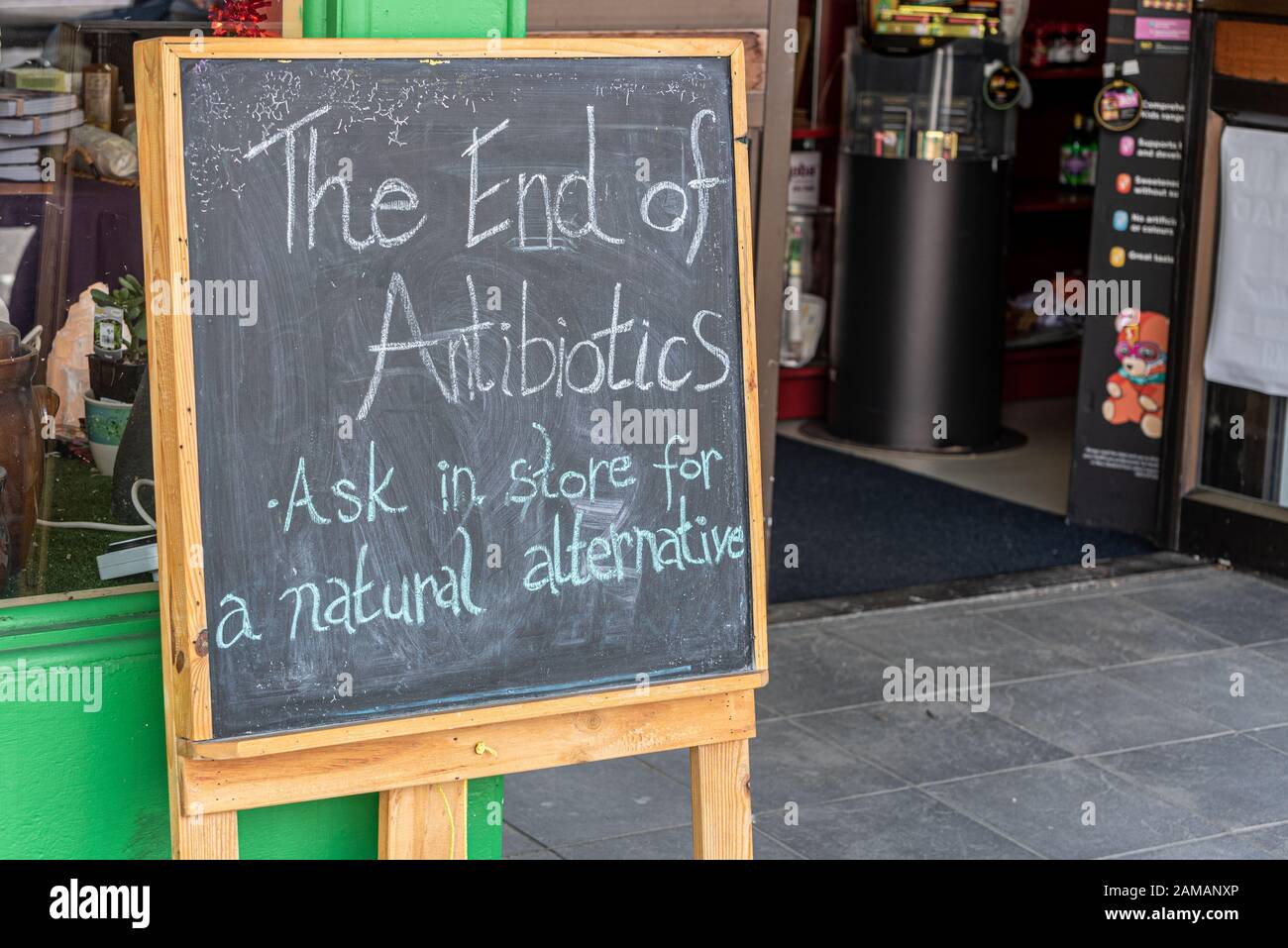 Alternative Medizin, Ende der Antibiotika-Zeichen, Motueka, Neuseeland Stockfoto