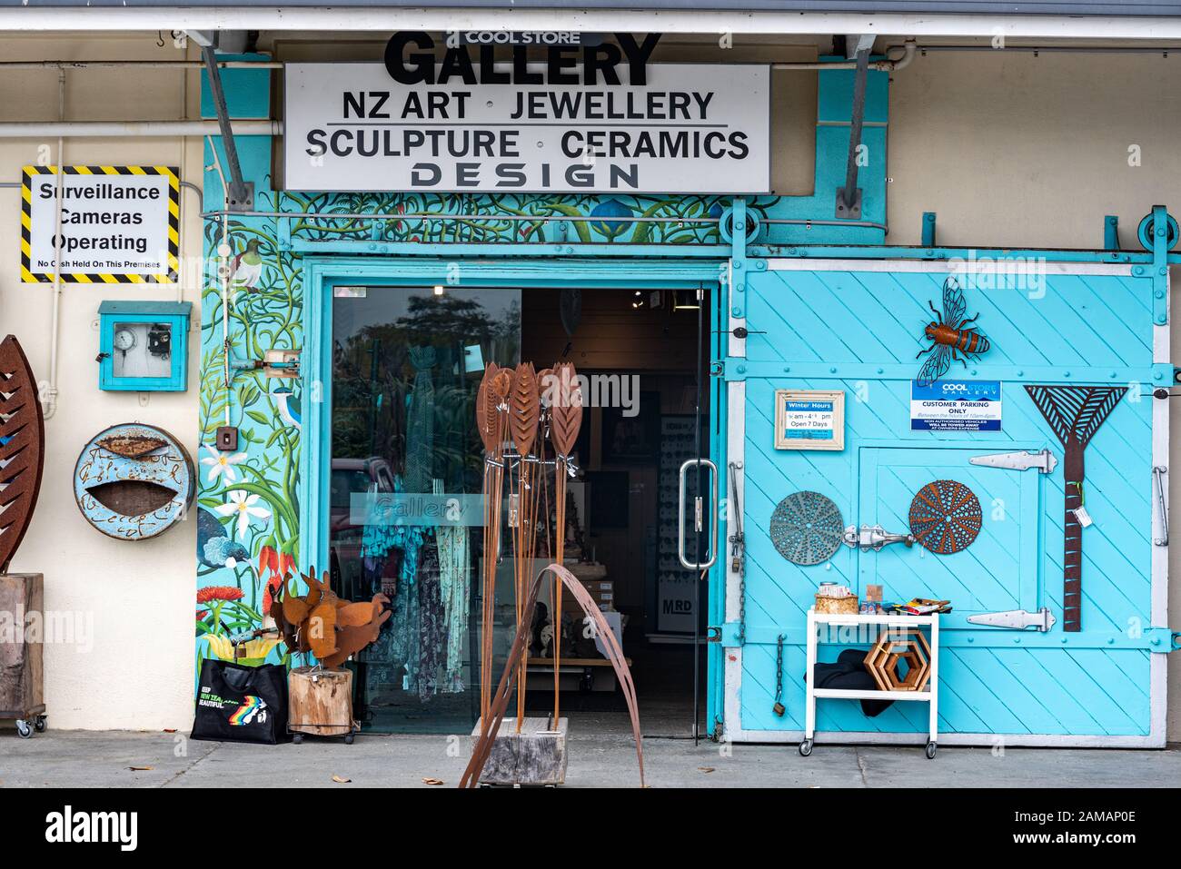 Kunstobjekte Galerie in einem alten Coldstore, Mapua, Neuseeland Stockfoto