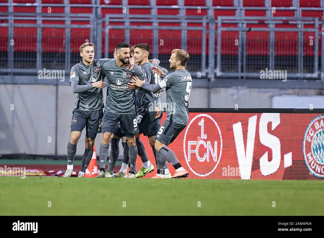 Nürnberg, Deutschland, 11. Januar 2020. Max-Marlock-Stadion, Testspiel, Testspiel, Freundschaftsspiel 1. FC Nürnberg - FC Bayern München (FC Bayern München): Torjubel Mikael Ishak (#9), Johannes Geis (#5). Peter Kotzur/Alamy Live News Stockfoto