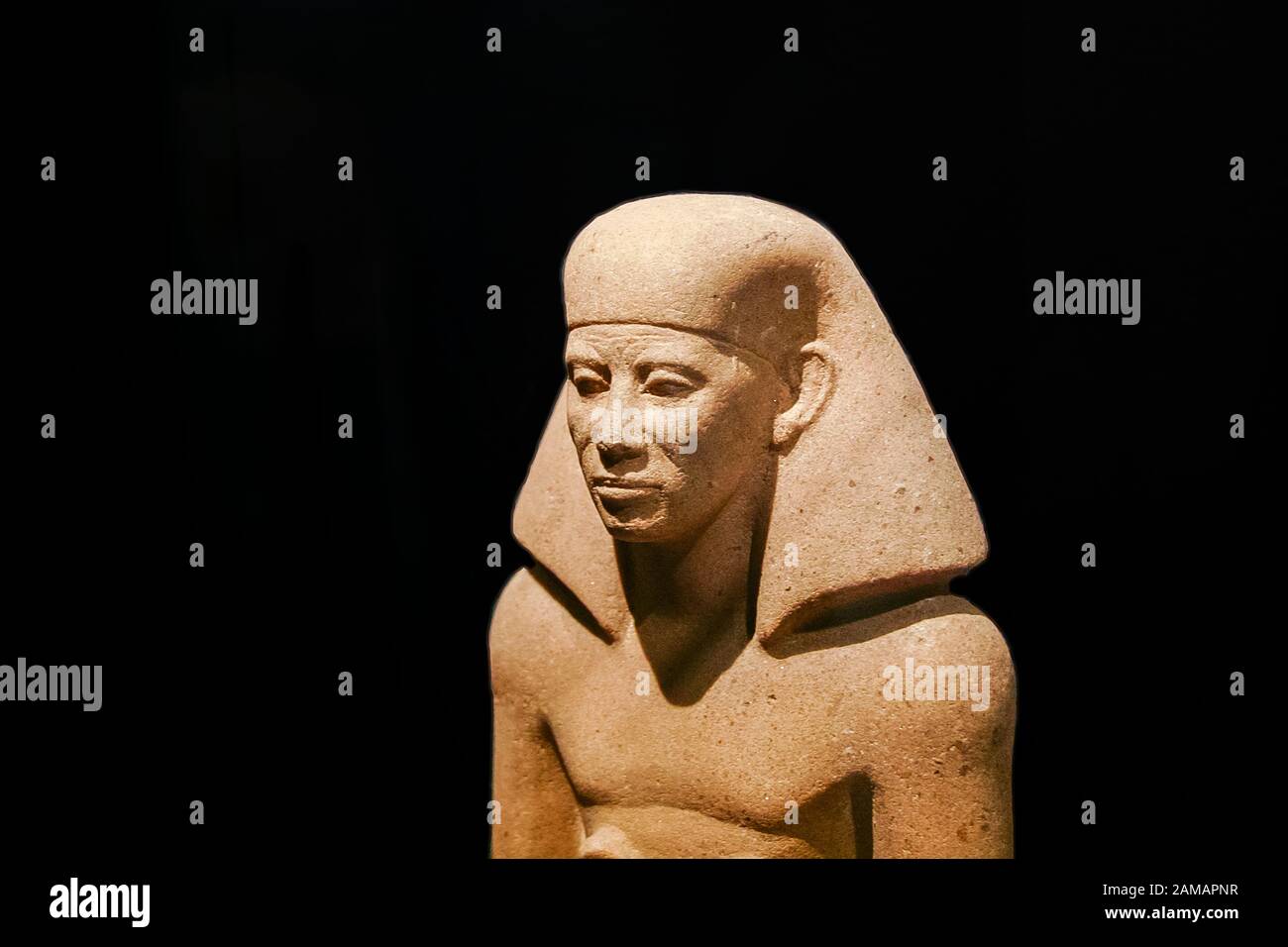 Ägypten, Alexandria, Nationalmuseum, Sitzstatue, Mittleres Königreich. Karnak, Quarzit. Stockfoto