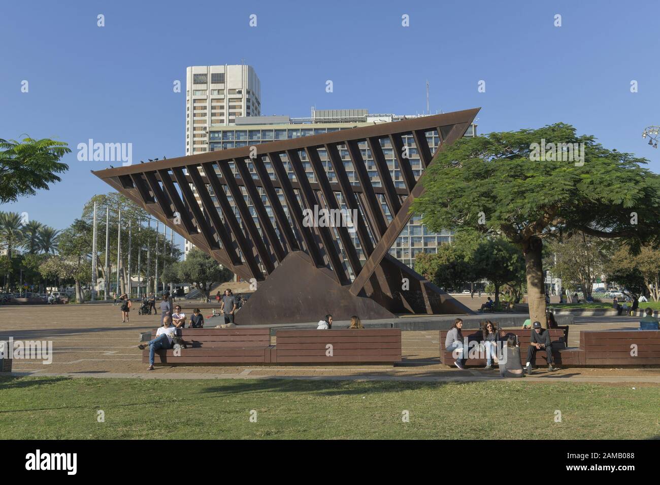 Skulptur von Yigal Tumarkin als Holocaust-Denkmal, Izhak Rabin Square, Tel Aviv, Israel Stockfoto