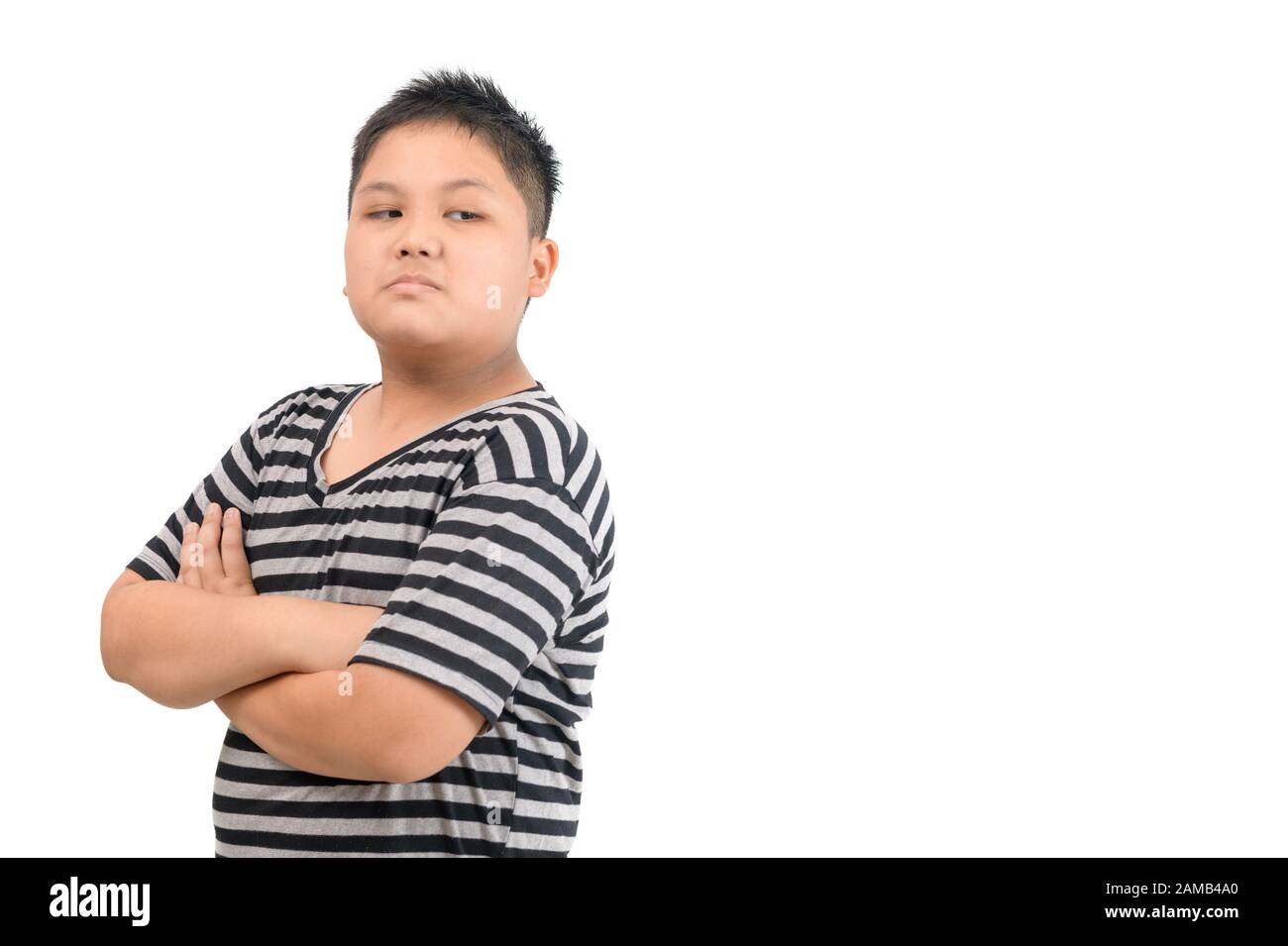 Kind Asian Junge Gesicht Ausdruck Neid, eifersüchtig isoliert weißer Hintergrund Negative menschliche Emotionen Gesichtsausdruck Gefühl Körpersprache Stockfoto