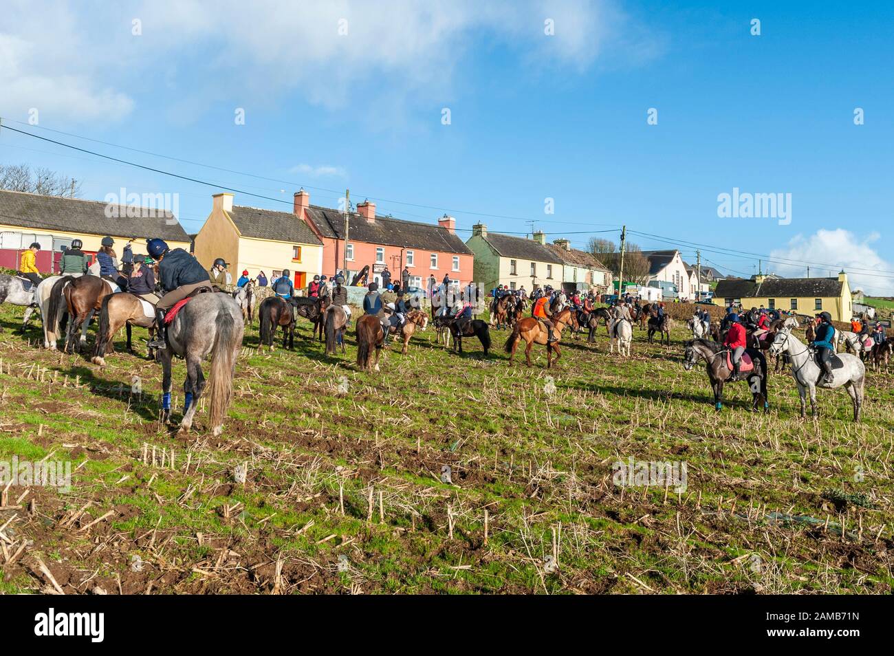 Butlerstown, West Cork, Irland. Januar 2020. Die jährliche Carberry Hunt Butlerstown Fun Ride fand heute mit Hunderten von Pferden und Reitern statt. Kredit: Andy Gibson/Alamy Live News Stockfoto