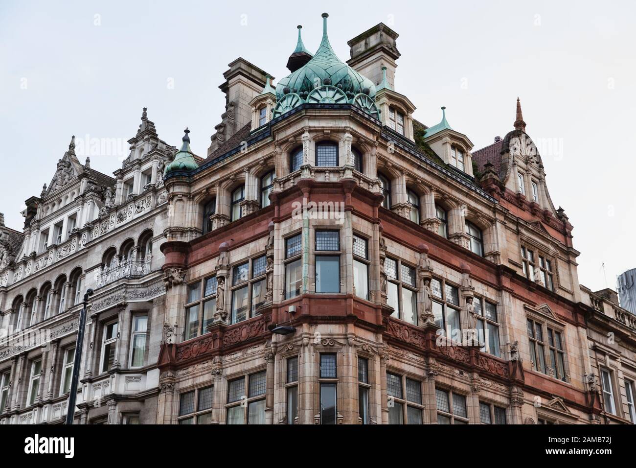 Liverpool, Großbritannien - 19. Oktober 2019: Architektur von Liverpool, Das Bank Adelphi Building, Ecke Castle St und Brunswick St Stockfoto