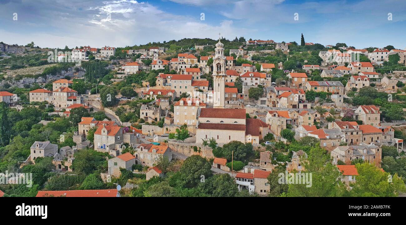Historisches Steindorf Lozisca auf der Insel Brac, Dalmatien, Kroatien Stockfoto
