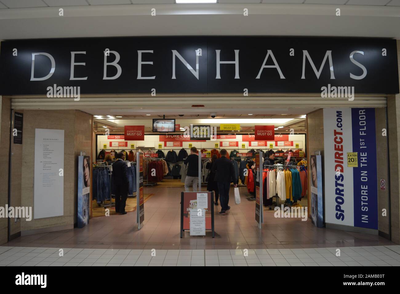 London, Großbritannien. Januar 2020, 12. Debenhams Laden in Wimbledon bereitet sich auf Schließung, es ist einer von 19 Debenhams Geschäfte bestätigt, in der Nähe sein 2020. Stockfoto