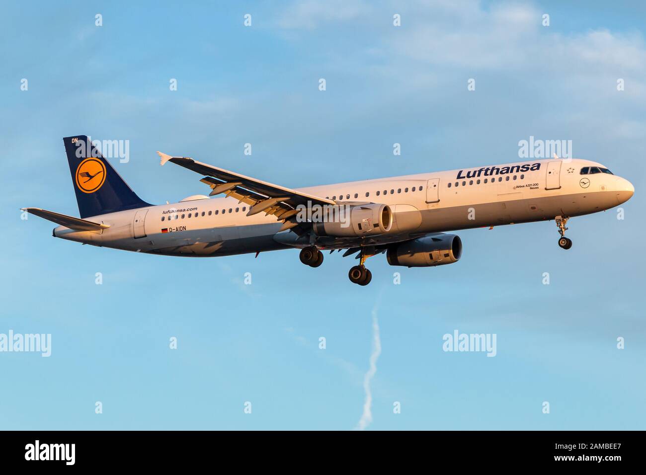 London, Großbritannien - 31. Juli 2018: Lufthansa Airbus A321 Flugzeug am Flughafen London-Heathrow (LHR) in Großbritannien. Airbus ist ein Flugzeug m Stockfoto