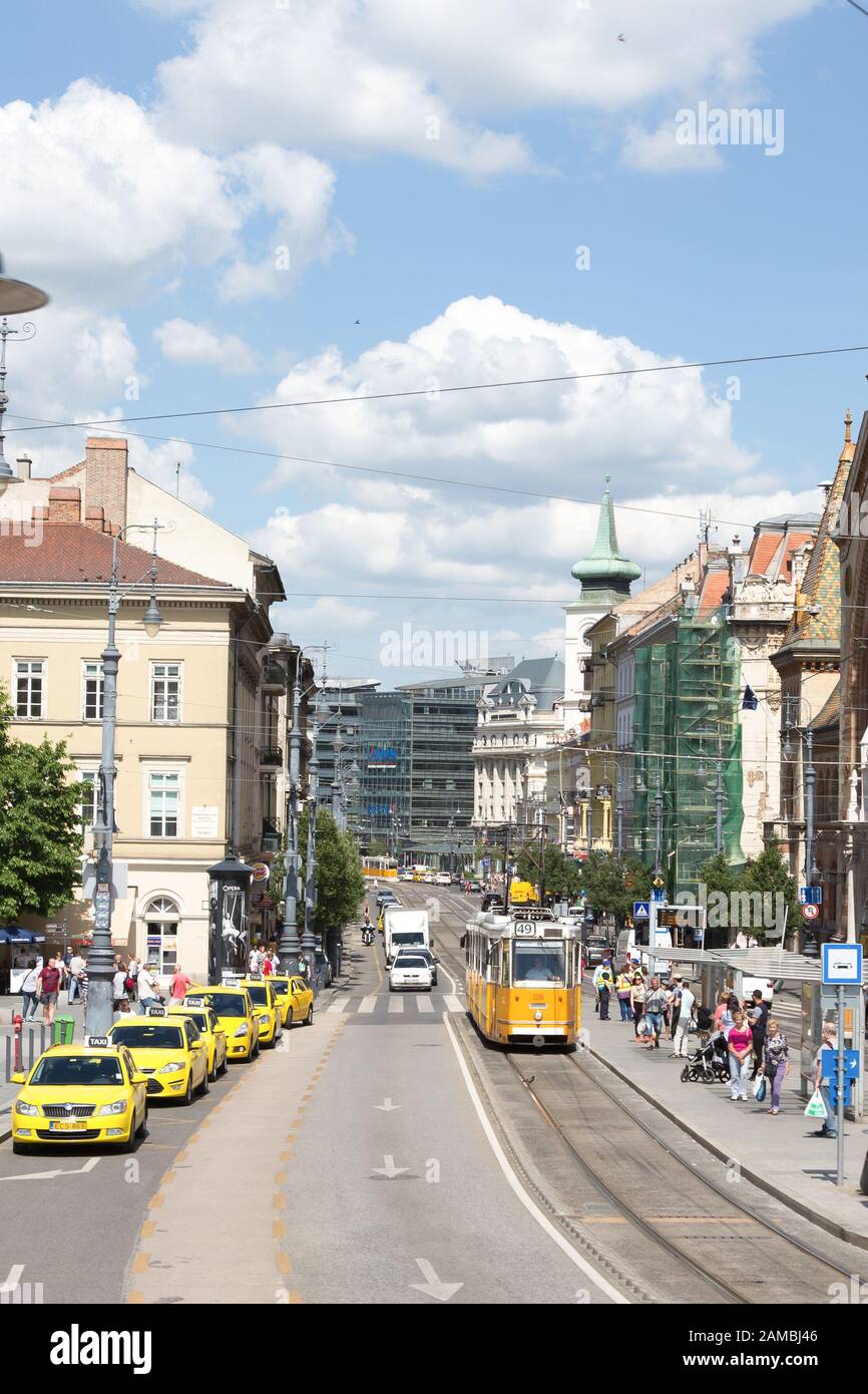 Budapest gelbe Stadtbahn Ungarn Stockfoto