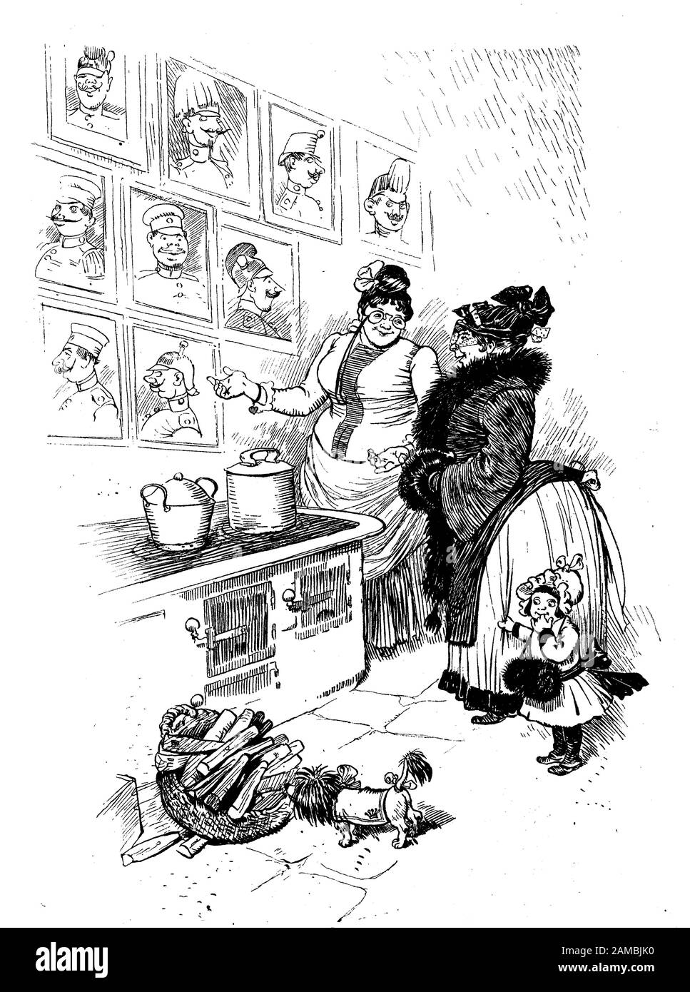 Deutsche Satirezeitschrift: Apropos Liebhaber: Frau zeigt einem Freund stolz bei Besuch mit Hund und kleinem Mädchen ihre Liebhaberporträtgalerie in der Küche, alle Armeeleute, die auf ihrer maskulinen erdigen Qualität verharrt. Stockfoto