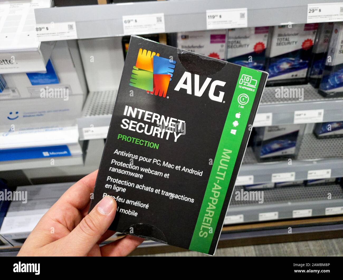 Montreal, Kanada - 26. Dezember 2019: AVG Internet Security App und Lizenz. AVG AntiVirus ist eine Antivirensoftware, die von AVG Technologies, SUB, entwickelt wurde Stockfoto