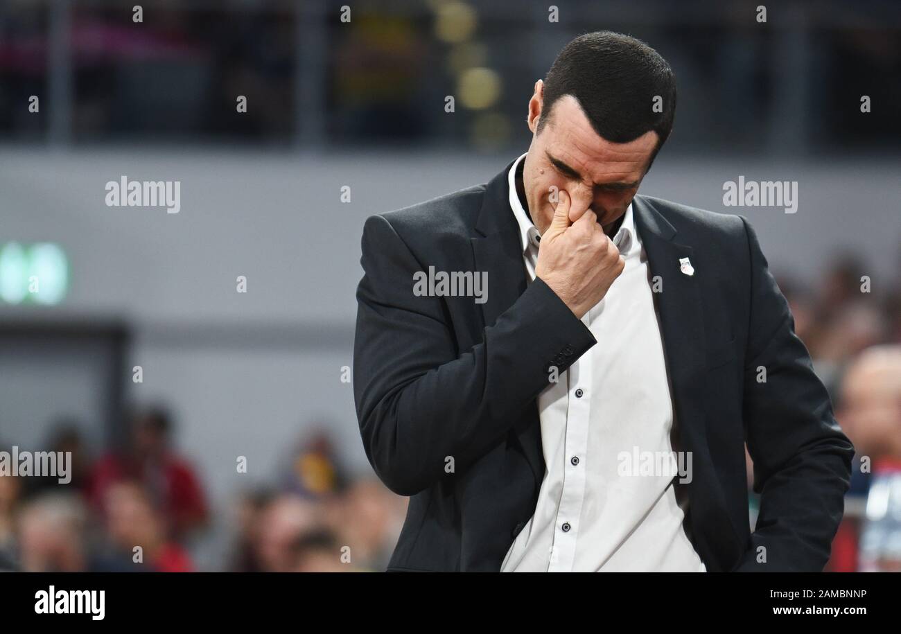 Bamberg, Deutschland. Januar 2020. Basketball: BBL-Cup, Brose Bamberg - Alba Berlin, Halbfinale. Bamberger Trainer Roel Moors reagiert während des Spiels. Credit: Nicolas Armer / dpa / Alamy Live News Stockfoto