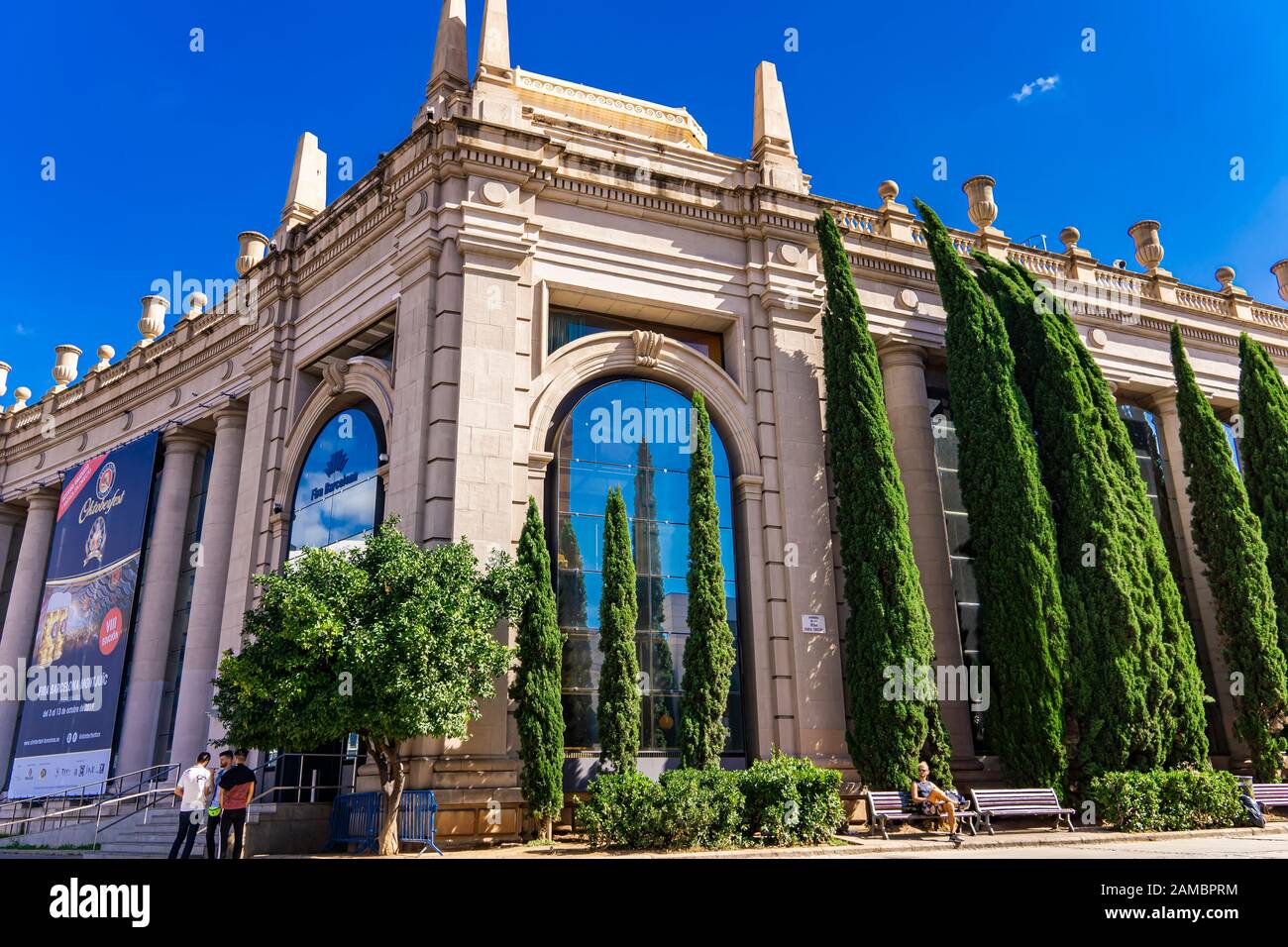 Barcelona, SPANIEN - 8. OKTOBER 2019: Blick auf Fira de Barcelona Montjuic. Barcelonas Messe-Institution ist eine der wichtigsten in Euro Stockfoto