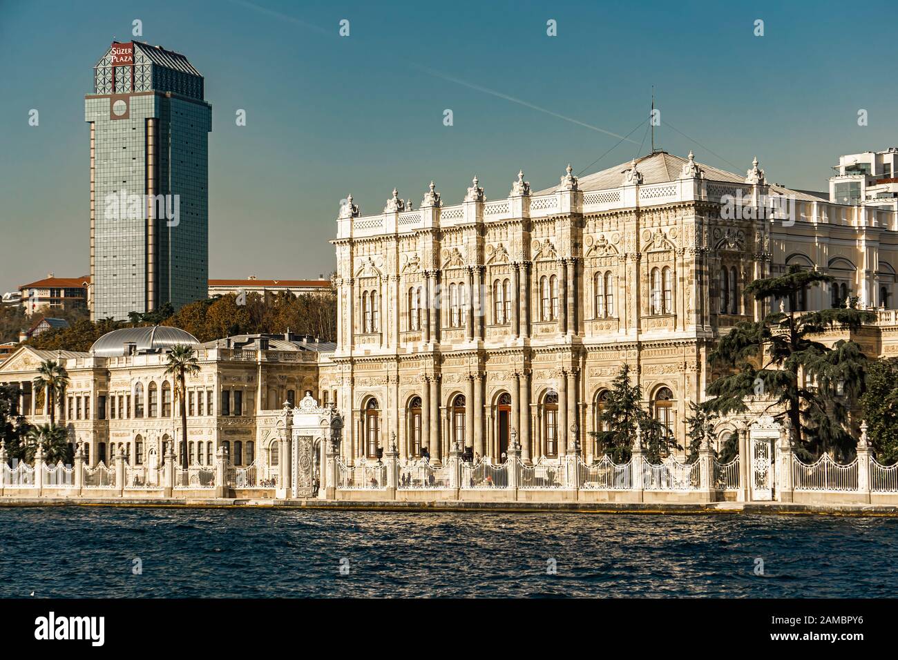 ISTANBUL, Türkei - 9 November, 2019: Dolmabahçe-Palast in Istanbul, Türkei. Palast wurde im Jahre 1856 gebaut und diente als die wichtigsten administrativen Zentrum von t Stockfoto