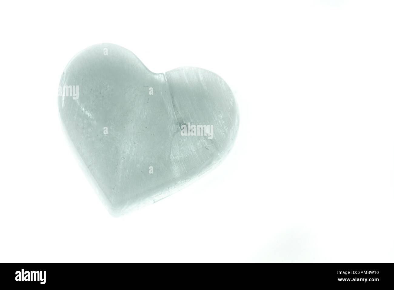 Pinke, rote und weiße Herzen mit valentinsnachrichten in Kinderschreiben Stockfoto