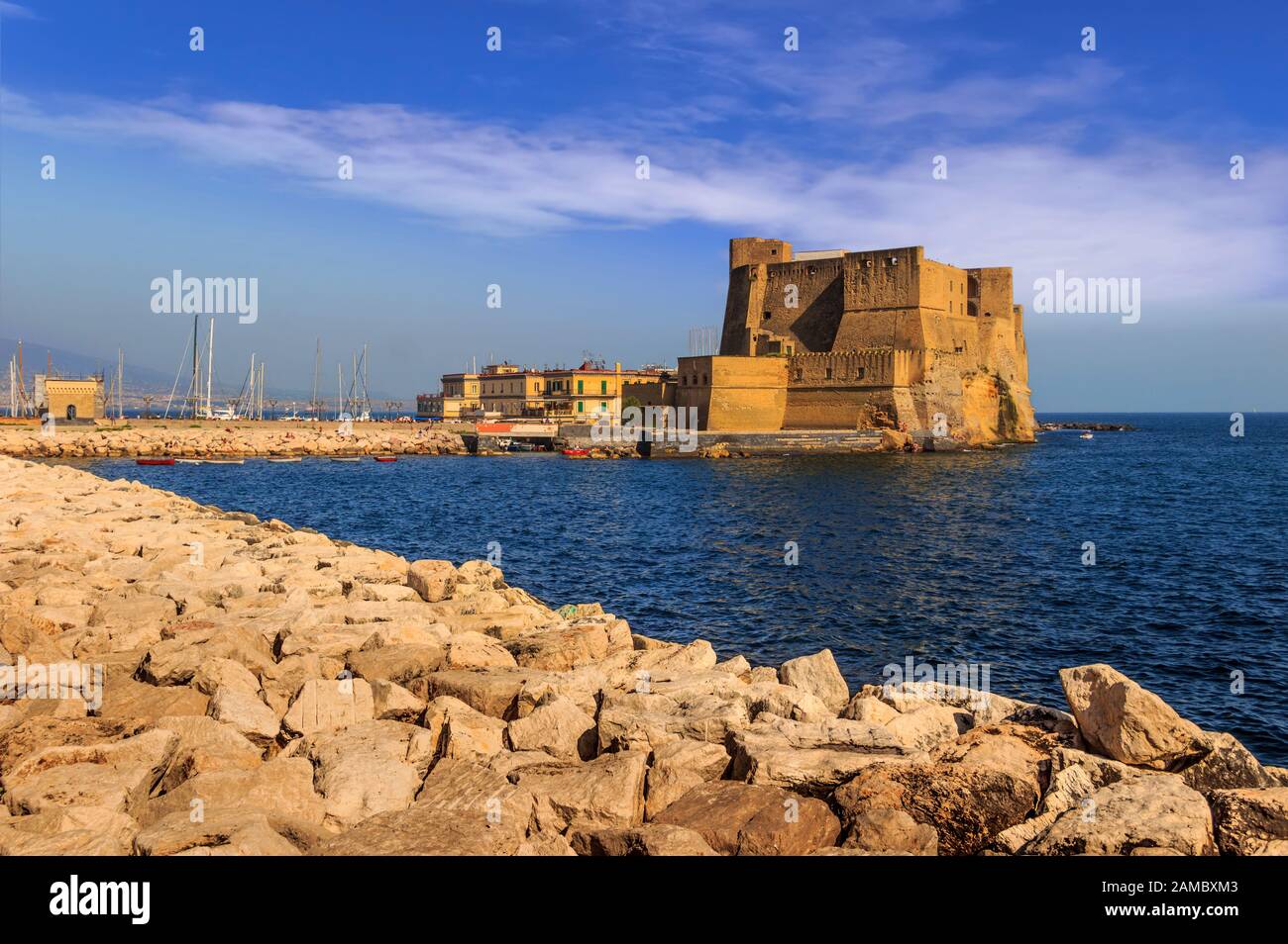 Castel OVO (Ei Schloss) eine mittelalterliche Festung in der Bucht von Neapel, Italien. Stockfoto