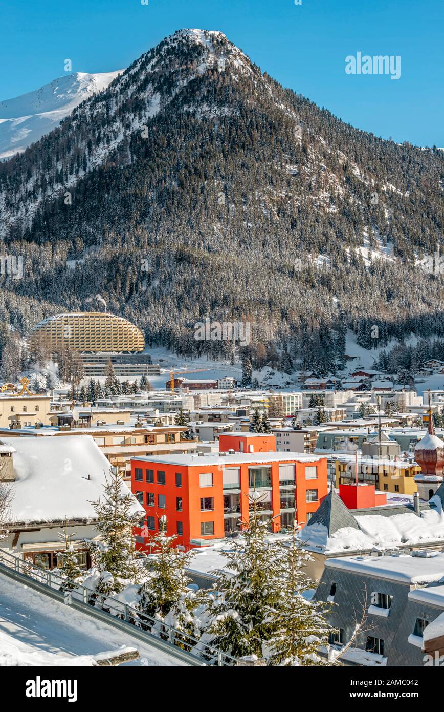 Blick auf Davos Dorf im Winter, Graubünden, Schweiz Stockfoto
