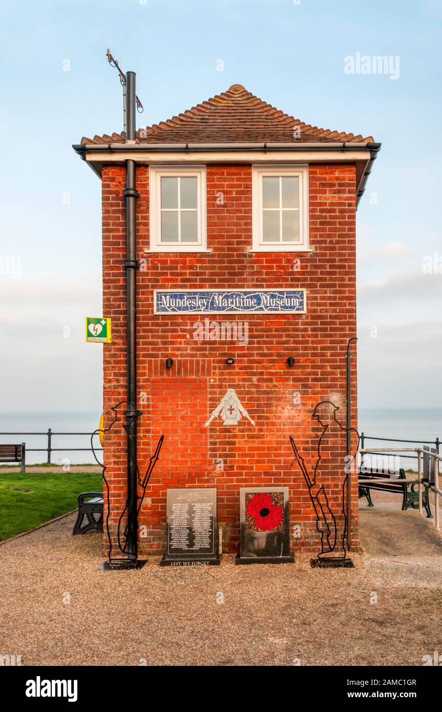 Mundesley Maritime Museum in einem alten Aussichtspunkt auf der Küste von Norfolk behauptet, eines der kleinsten Museen des Landes zu sein. Stockfoto