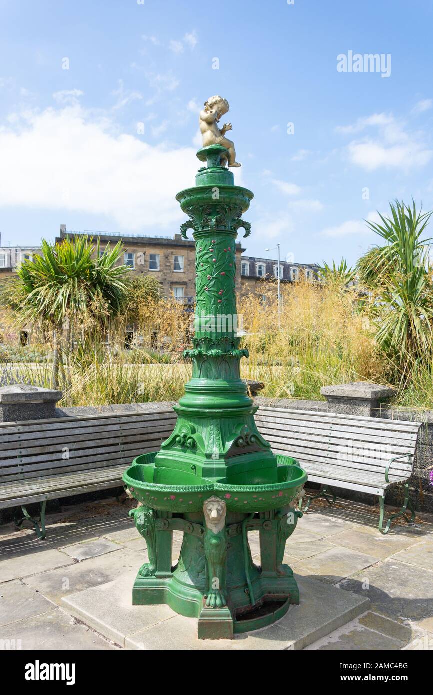 Viktorianischer Trinkbrunnen im Euston Park, Der Esplanade, Fleetwood, Lancashire, England, Großbritannien Stockfoto