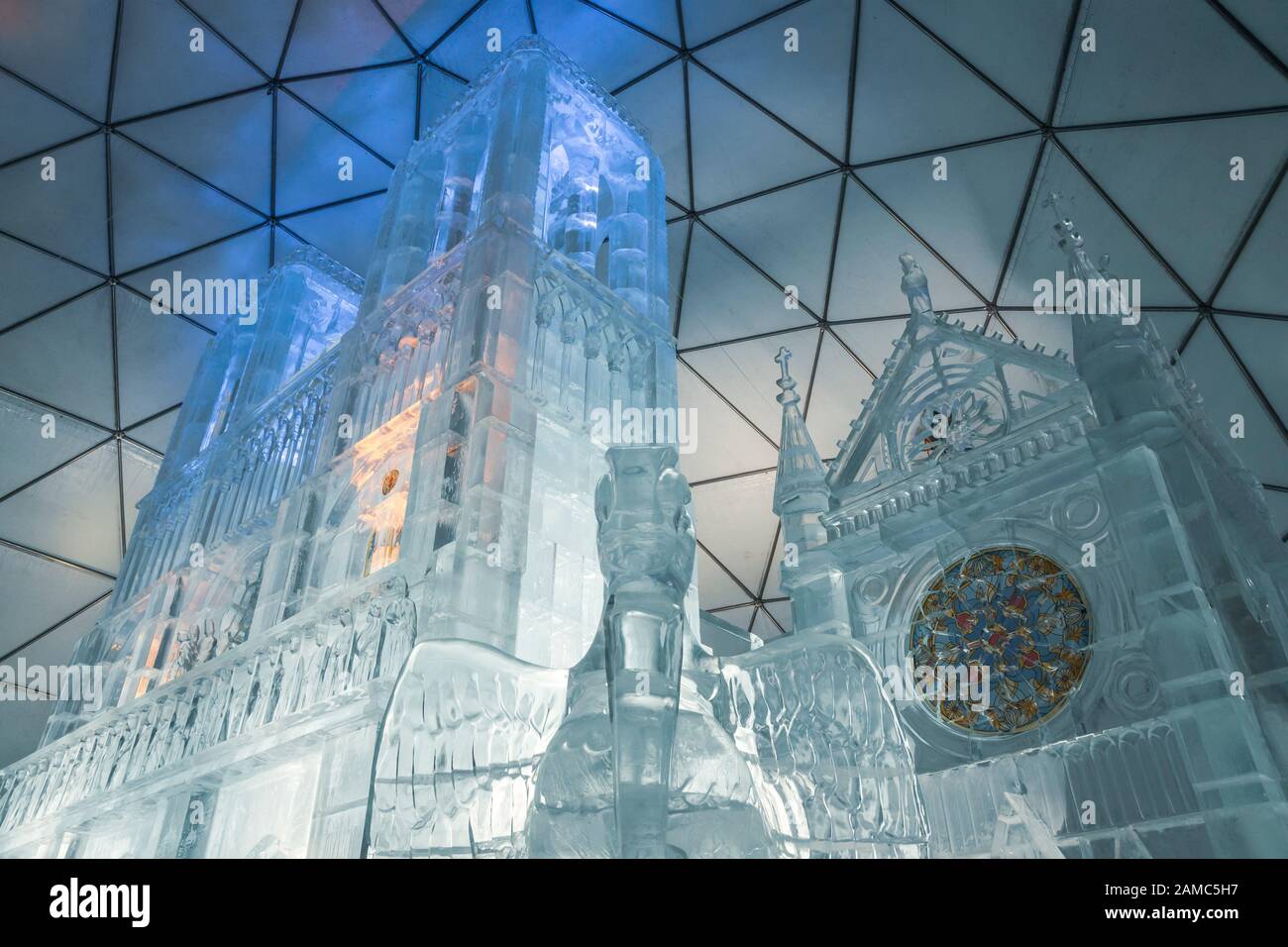Hrebienok: Tatransky Ladovy dom (Tatra Ice Dome) 2019/2020 - Kathedrale Notre Dame. Slowakei. Europa Stockfoto