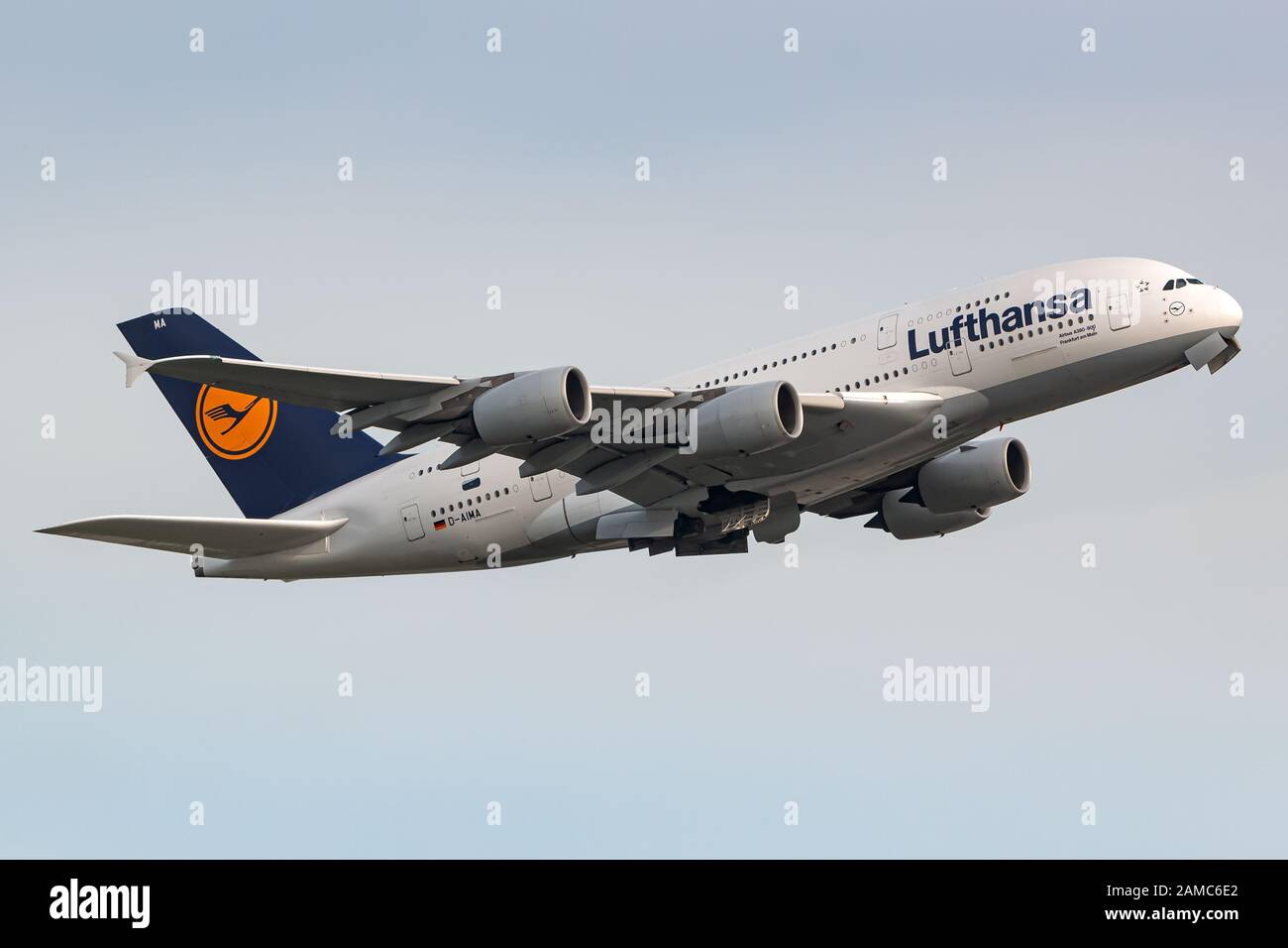 Frankfurt, Deutschland - 22. April 2018: Lufthansa Airbus A380-Flugzeug am Frankfurter Flughafen (FRA) in Deutschland. Airbus ist ein Flugzeughersteller von Stockfoto